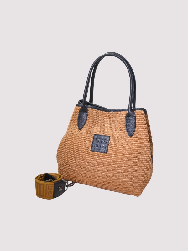 EL Bags: Οι Vogue editors ξεχωρίζουν τα essential σχέδια του καλοκαιριού-2