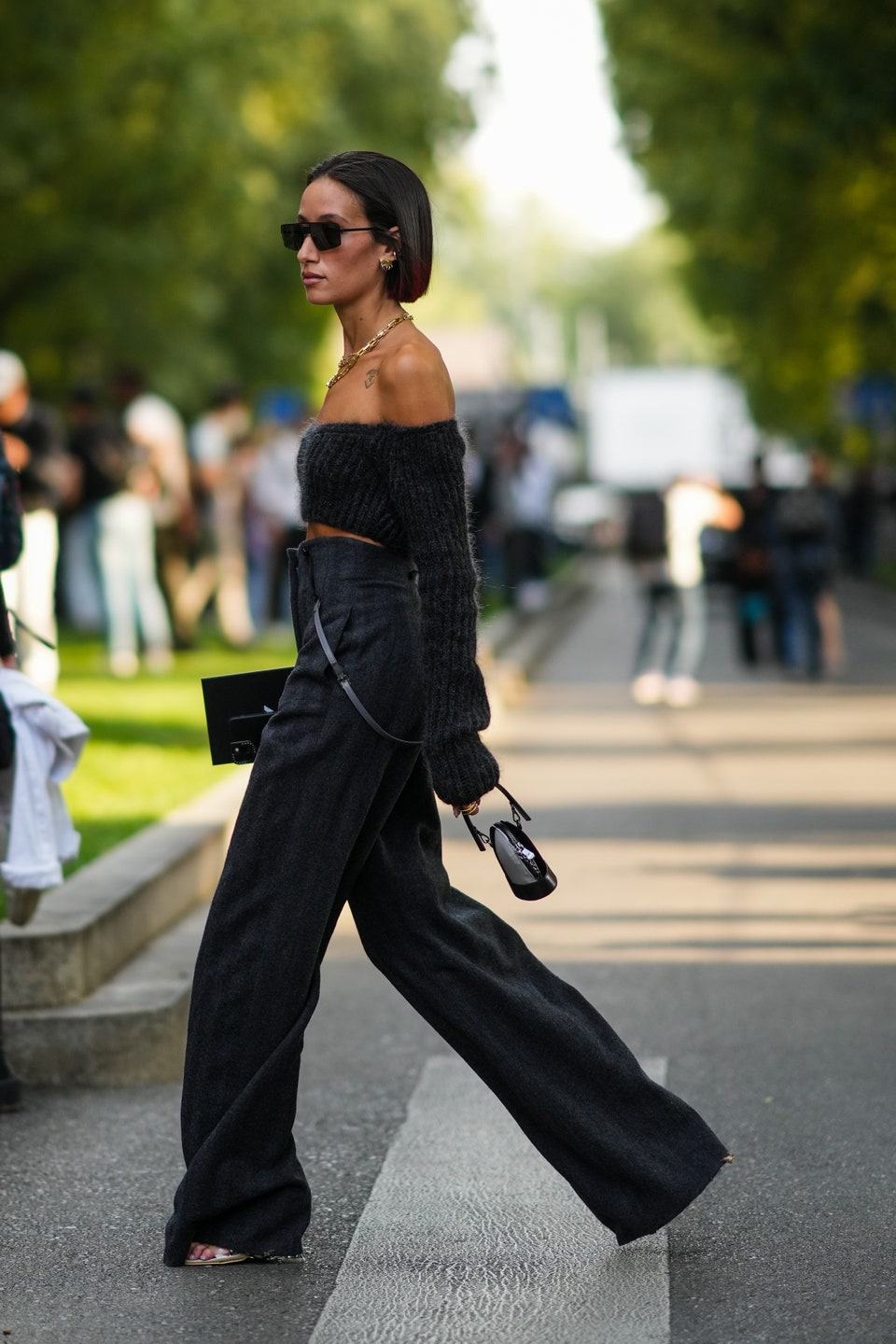 Off-Shoulder τοπ: Με ποια παντελόνια θα το συνδυάσετε για θηλυκά και cool looks-5