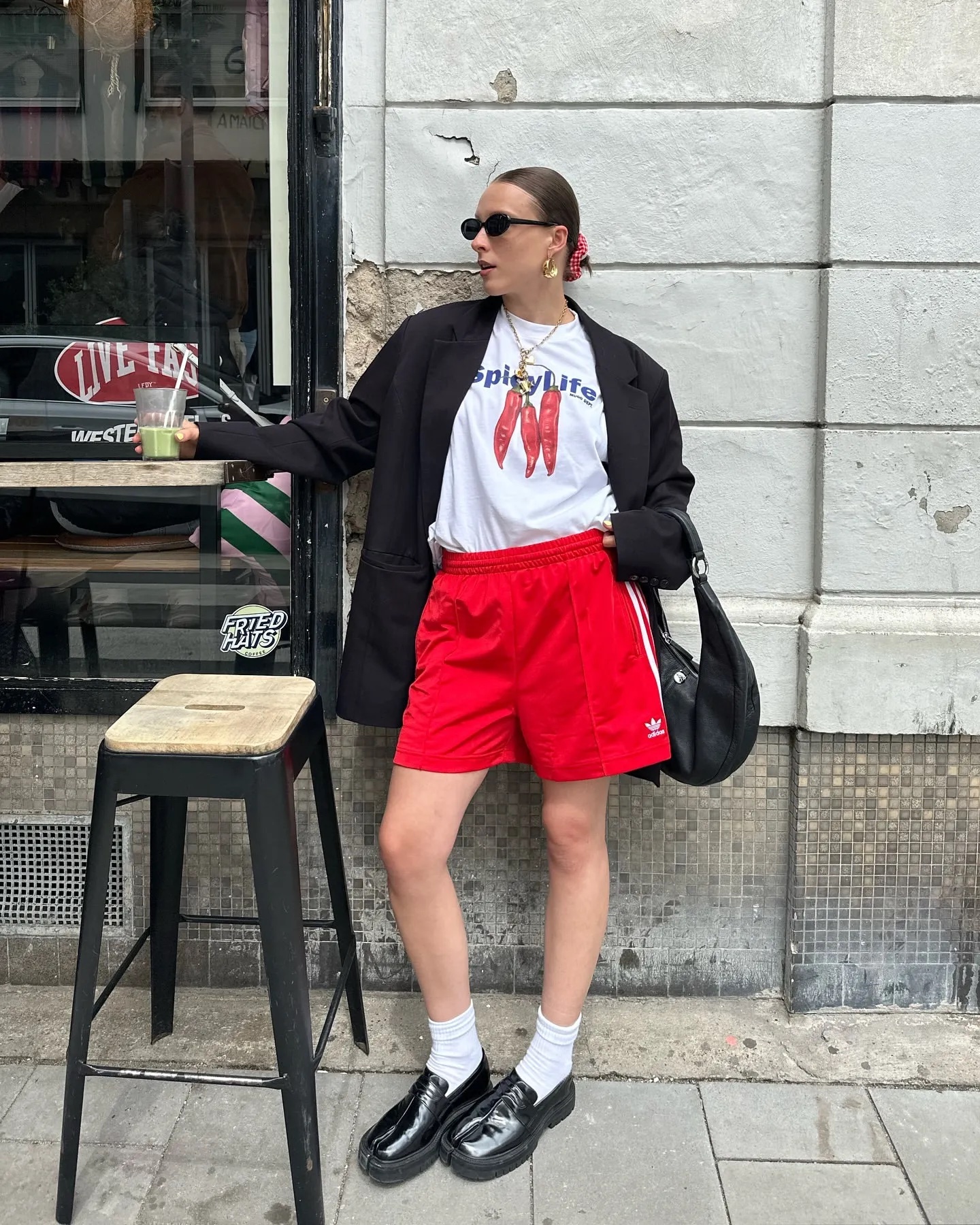 Adidas σορτς και loafers: Οι τοπ συνδυασμοί για τώρα και το φθινόπωρο-3