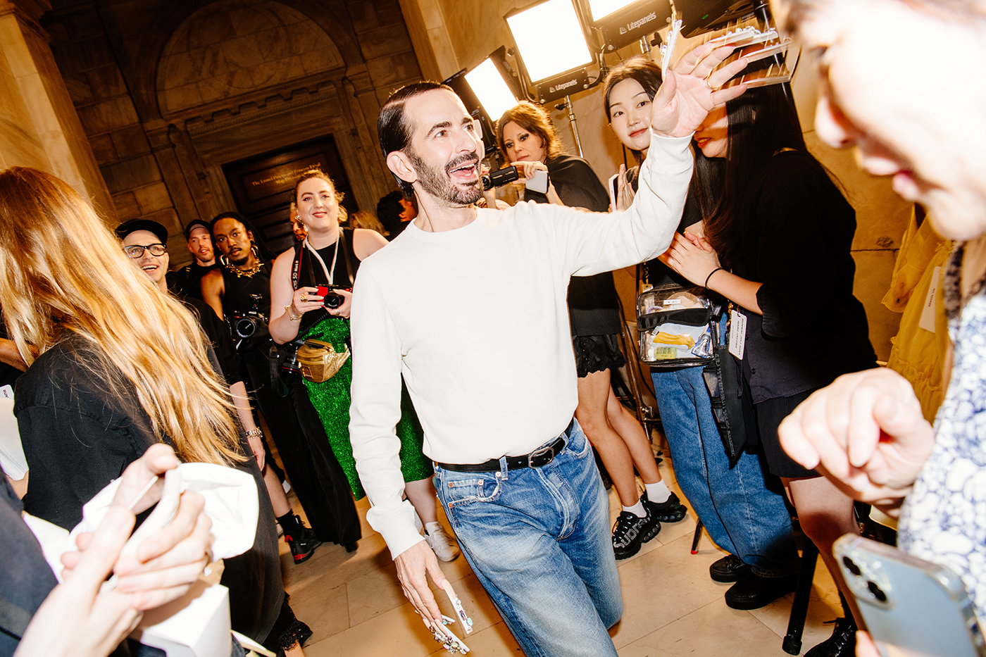 Η Vogue στο backstage της συλλογής του Marc Jacobs για το Fall/Winter 2024-15