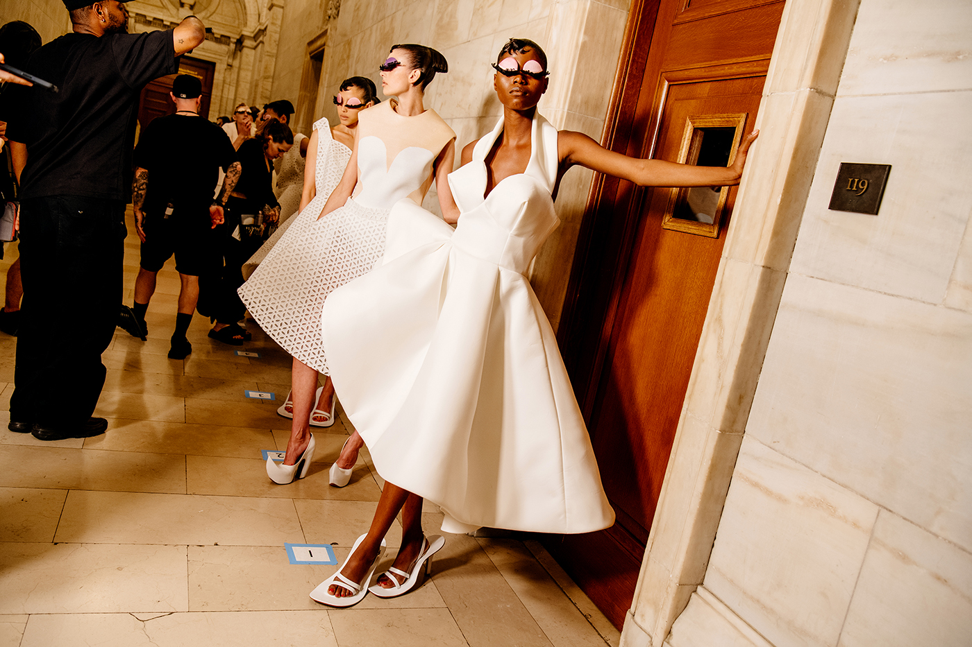 Η Vogue στο backstage της συλλογής του Marc Jacobs για το Fall/Winter 2024-13