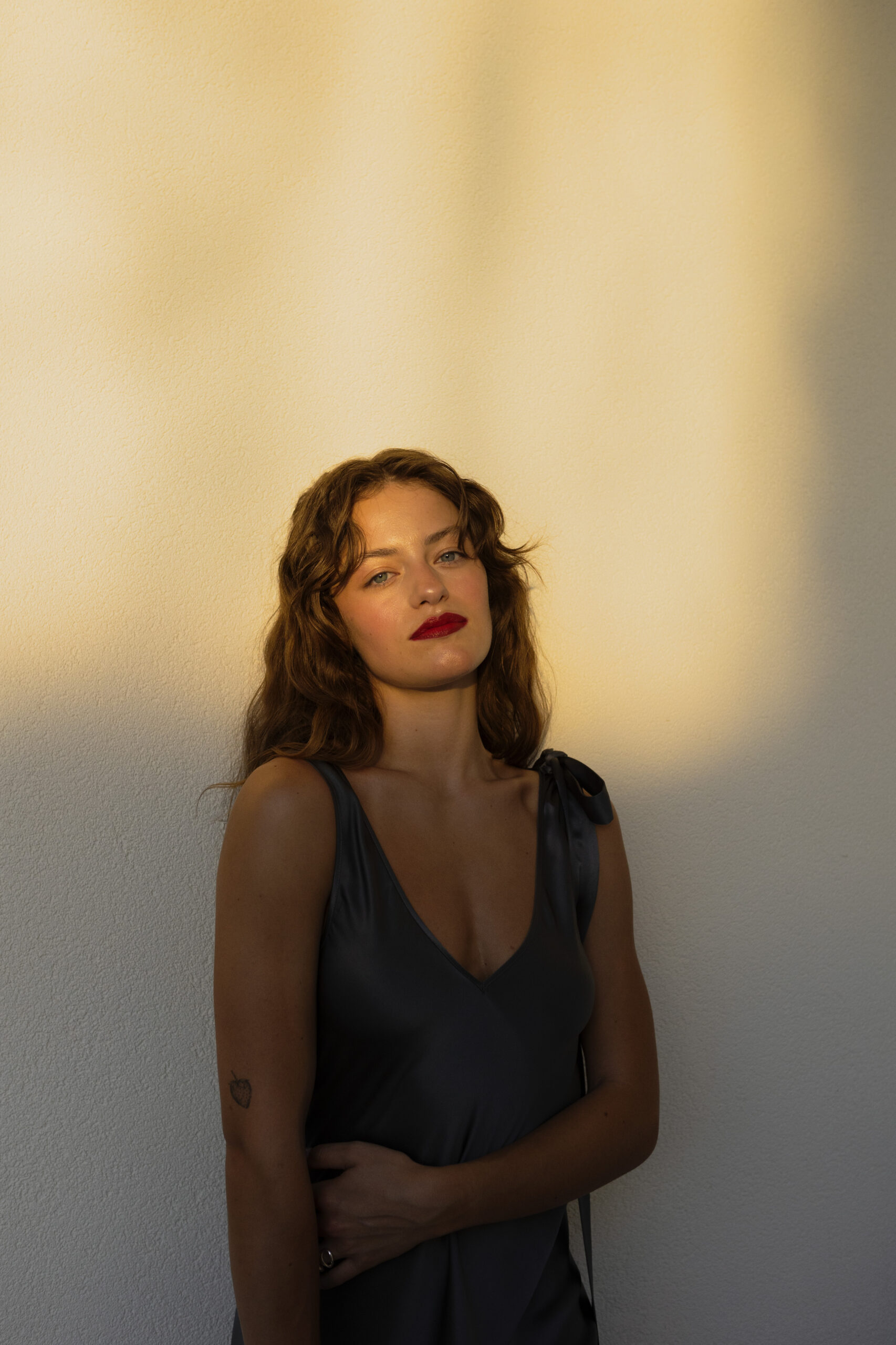 Vogue x Alûstre: Η Gaia Merkouri δημιουργεί το πιο καλοκαιρινό μακιγιάζ για date nights-7