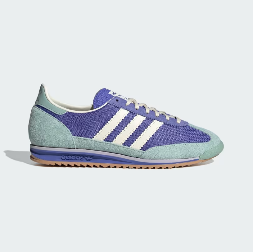 Αντίο Samba, η Bella Hadid φορά τα sneakers που θα βλέπουμε παντού το φθινόπωρο-3