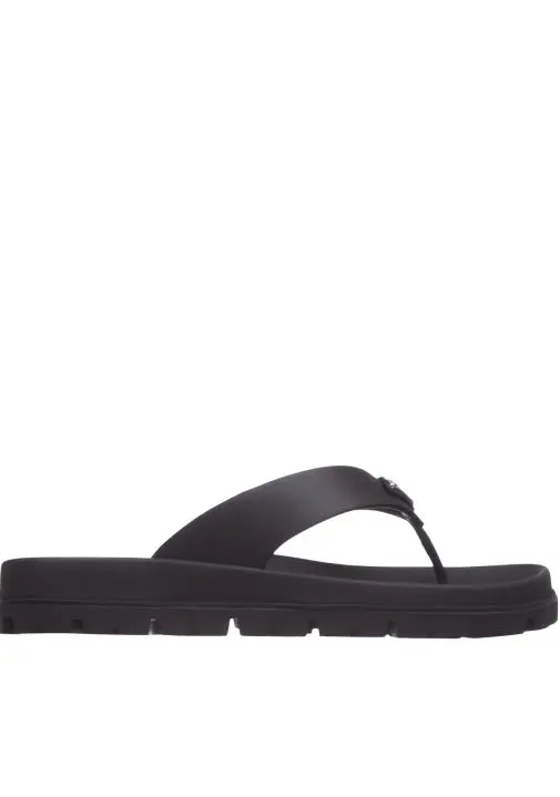 Beach shoes: Από τις εσπαντρίγιες στα jelly sandals, αυτά είναι τα παπούτσια για τις πιο cool εμφανίσεις στην παραλία-2