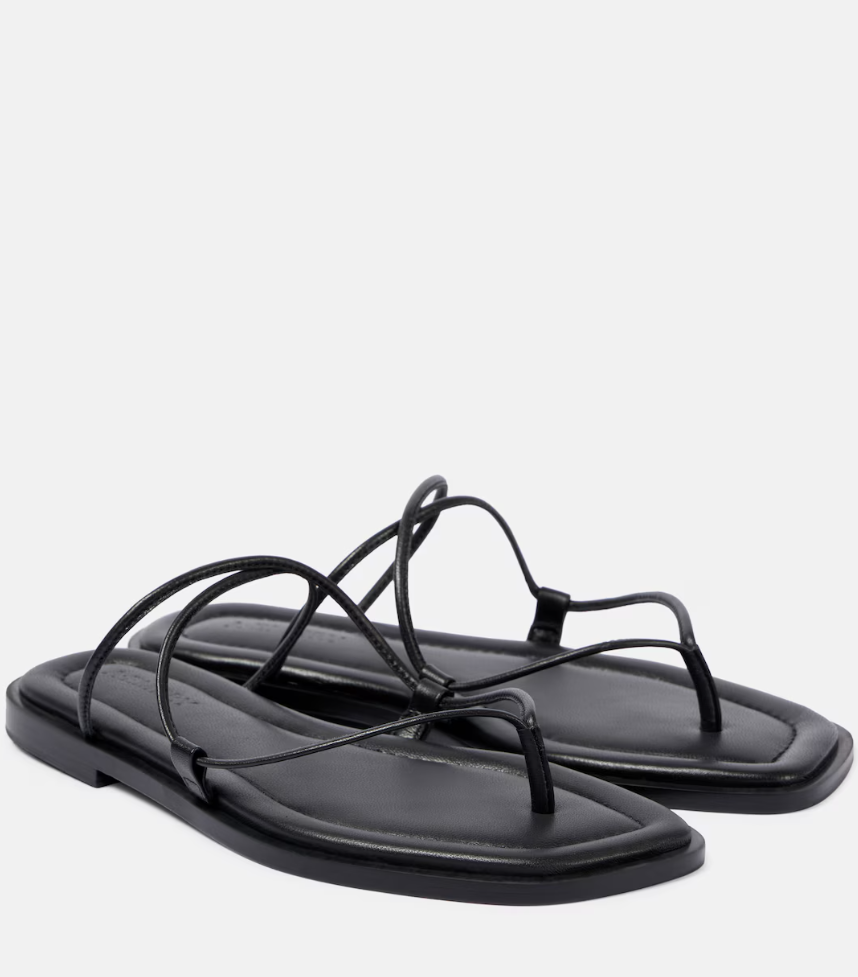 Beach shoes: Από τις εσπαντρίγιες στα jelly sandals, αυτά είναι τα παπούτσια για τις πιο cool εμφανίσεις στην παραλία-6
