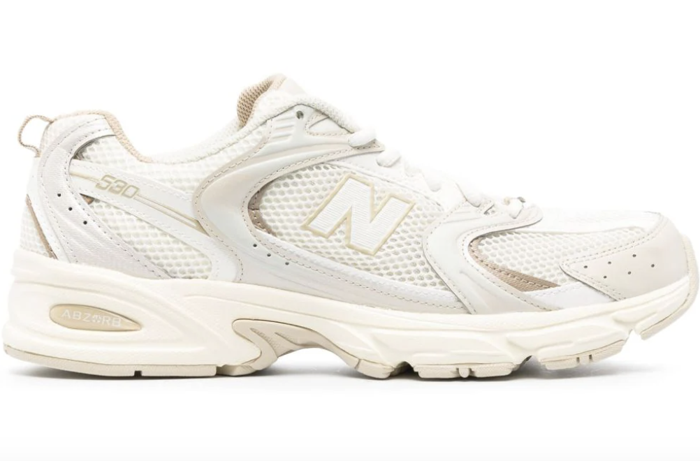 Sneakers και λευκό τζιν: Ο back to school συνδυασμός-6