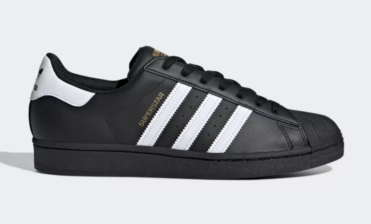Sneakers και λευκό τζιν: Ο back to school συνδυασμός-9