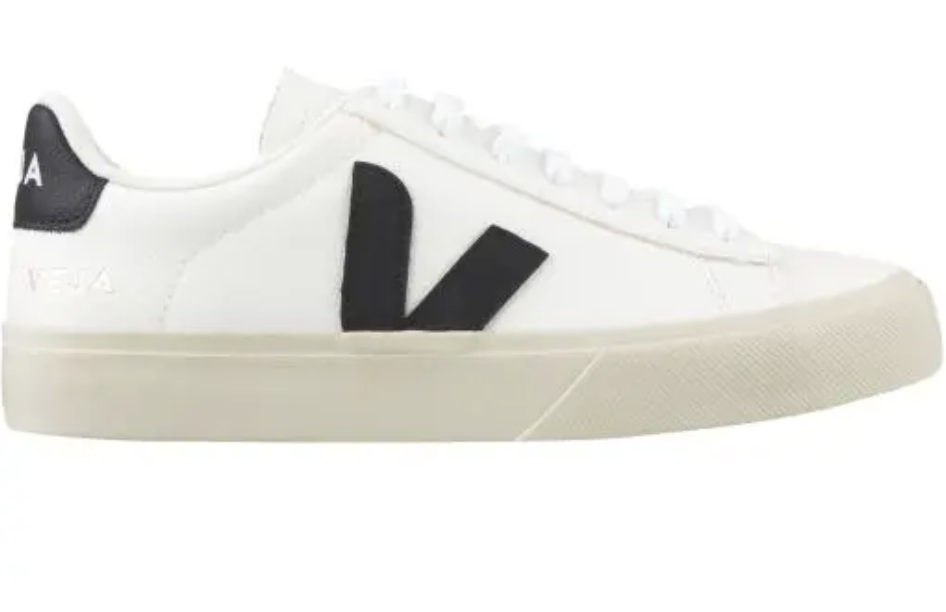 Sneakers και λευκό τζιν: Ο back to school συνδυασμός-15