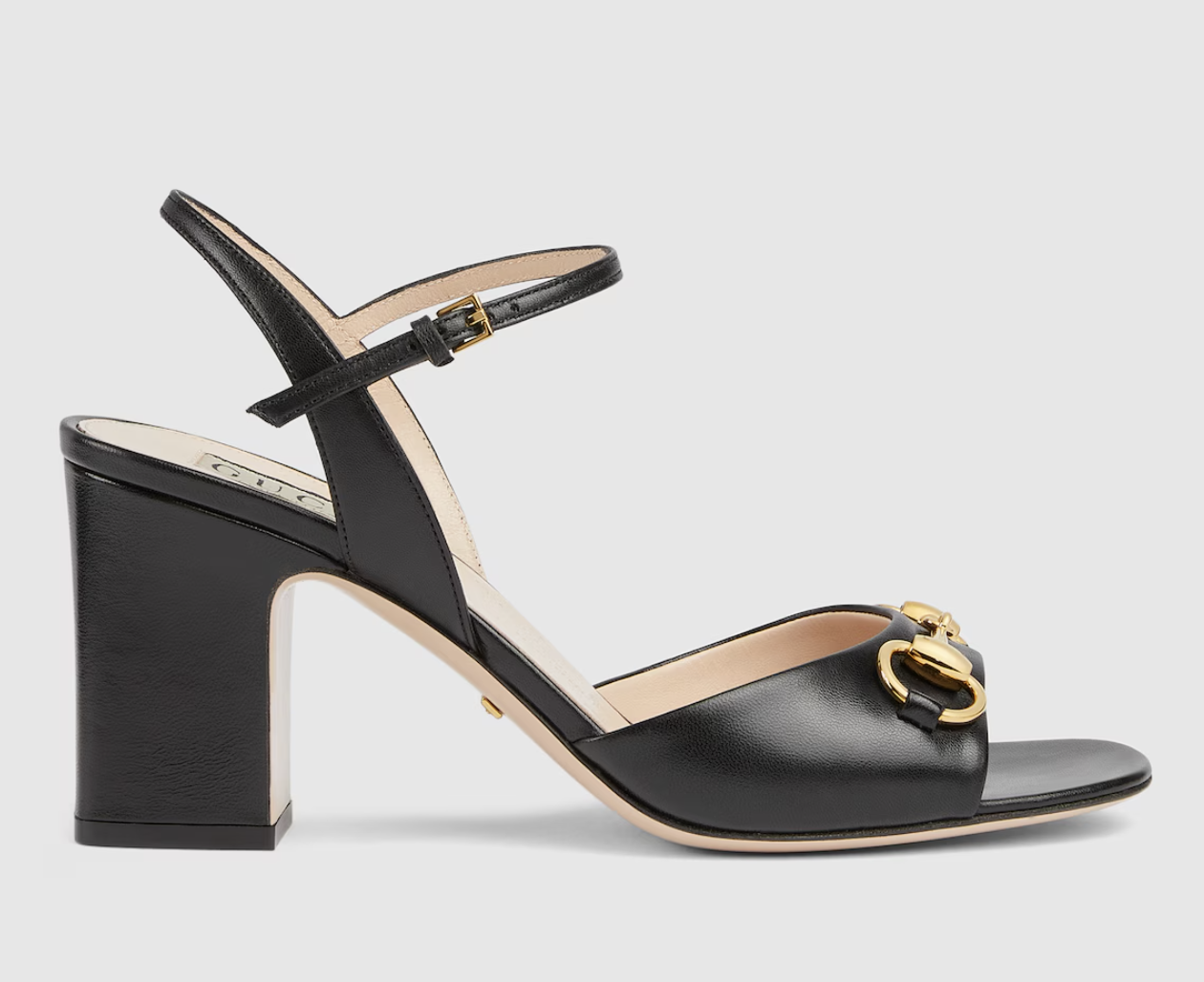 Μαύρα πέδιλα: Τα διαχρονικά στυλ που θα μας ακολουθούν και το φθινόπωρο-1