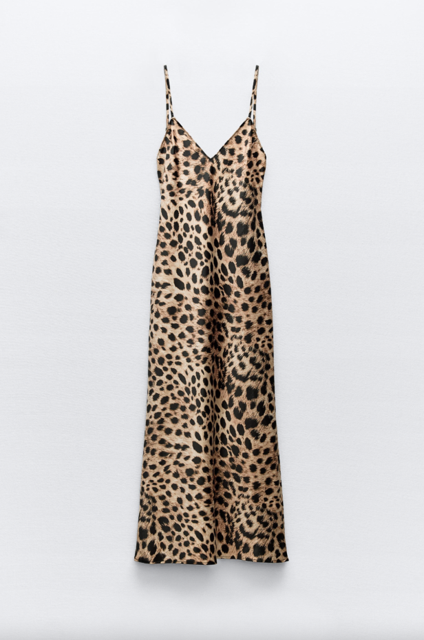 Slip dress over shirt: 5 φορέματα και τοπ για τον συνδυασμό της σεζόν-9