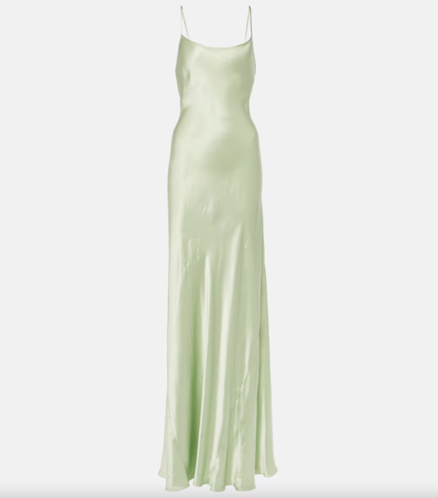 Slip dress over shirt: 5 φορέματα και τοπ για τον συνδυασμό της σεζόν-1