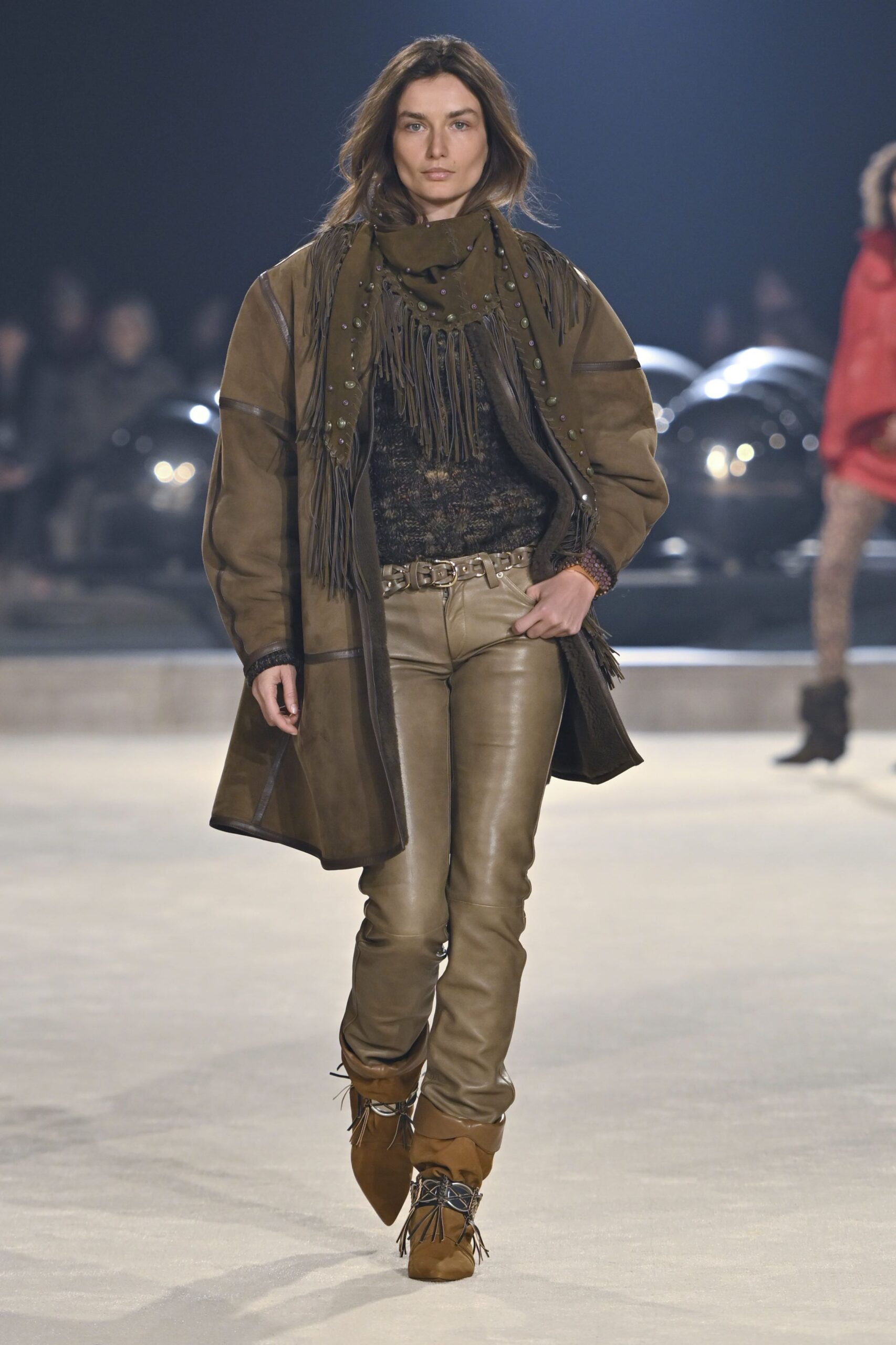 Μπότες με κρόσια: Το boho trend που επιστρέφει το φθινόπωρο-1