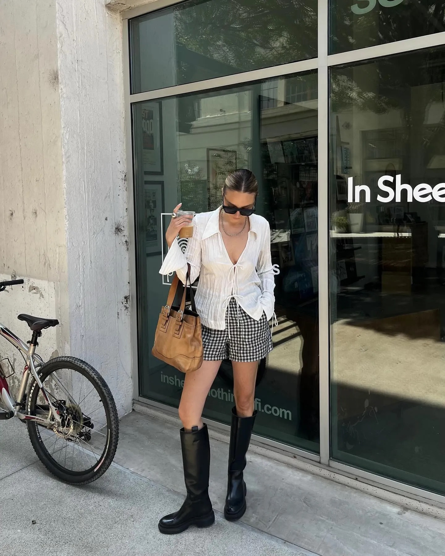 Το must-have πουκάμισο του φθινοπώρου ταιριάζει με τα πάντα-2