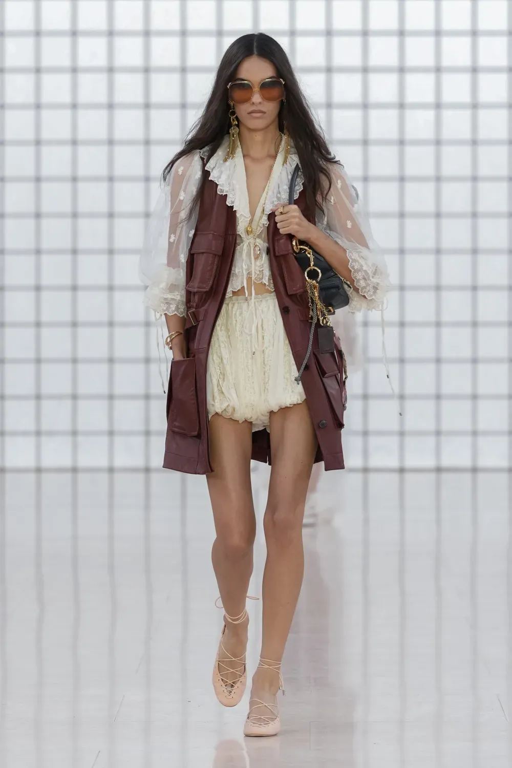 To show της Chloé για την άνοιξη-καλοκαίρι 2025 σε 6 key points-7