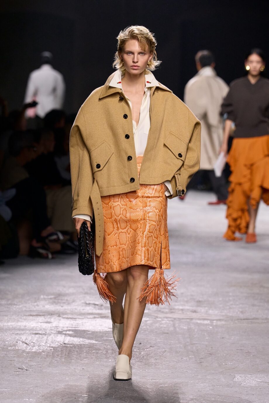 bottega-veneta-ss25-ένα-σόου-για-τα-παιδιά-που-δεν-μεγα-332066