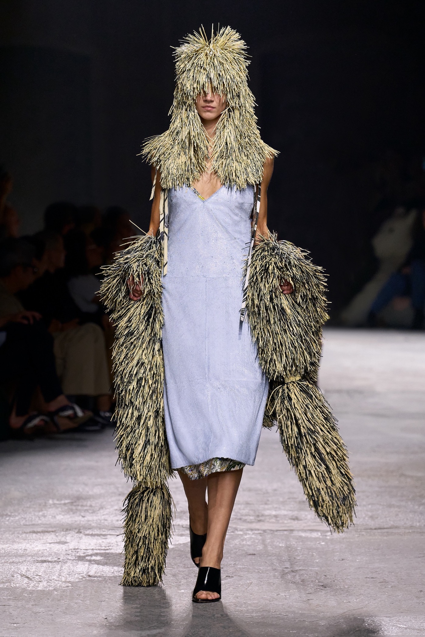 Bottega Veneta SS25: Ένα σόου για τα παιδιά που δεν μεγαλώνουν ποτέ-1