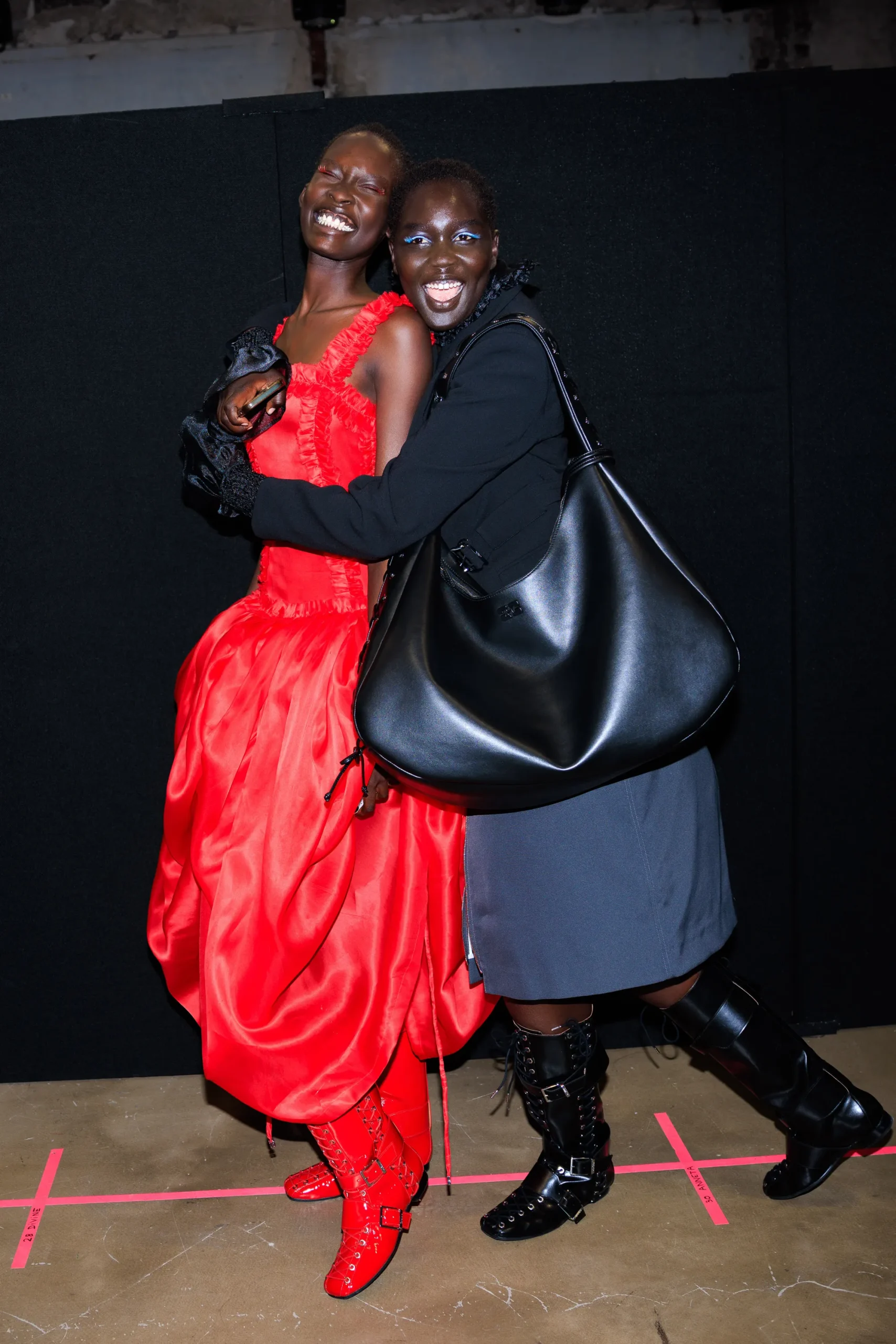 Εβδομάδα Μόδας Παρισιού SS25: Οι κορυφαίες backstage στιγμές-104