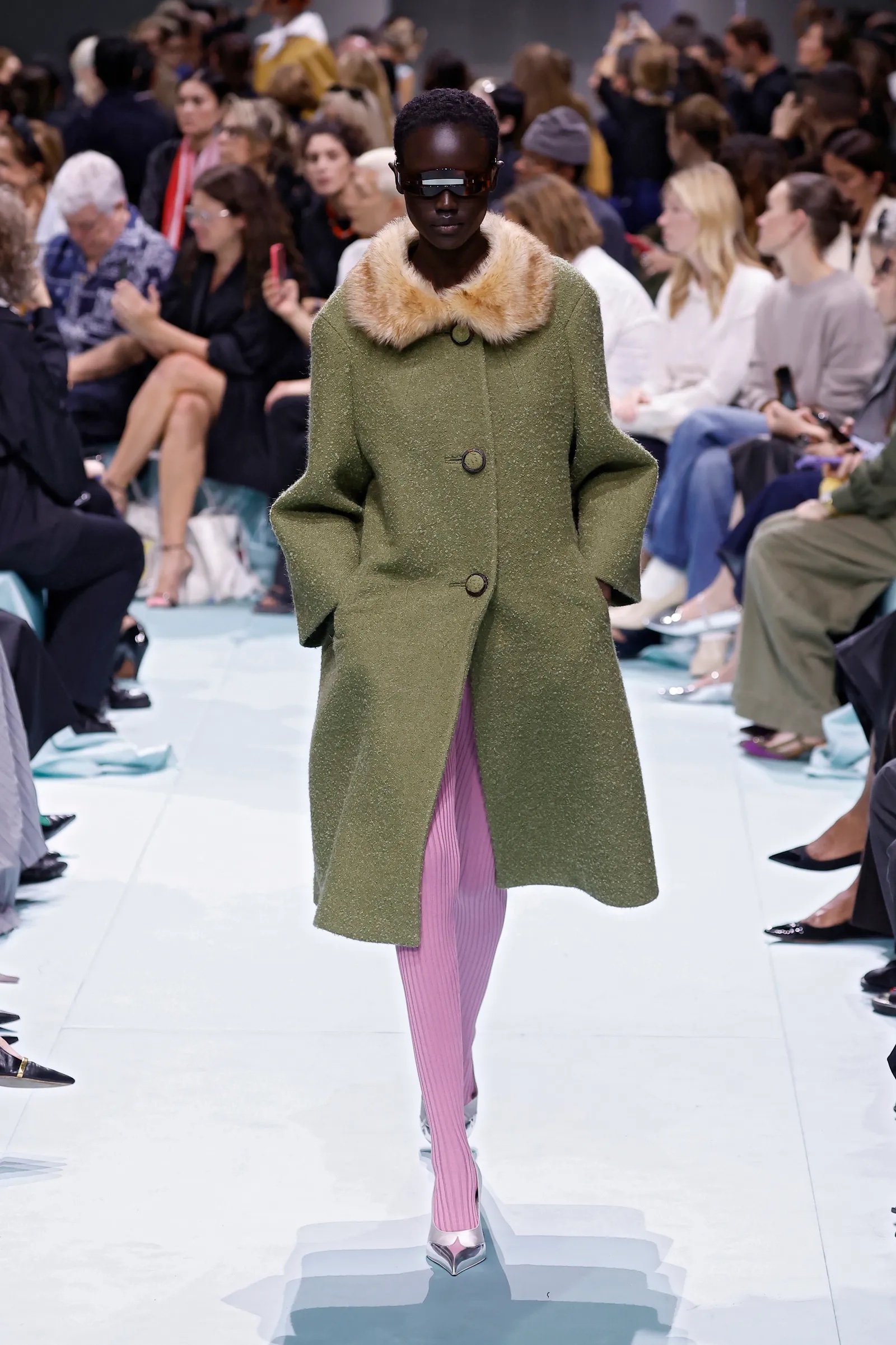 Prada SS25: Τα old classics του οίκου επιστρέφουν με το βλέμμα του τώρα-5