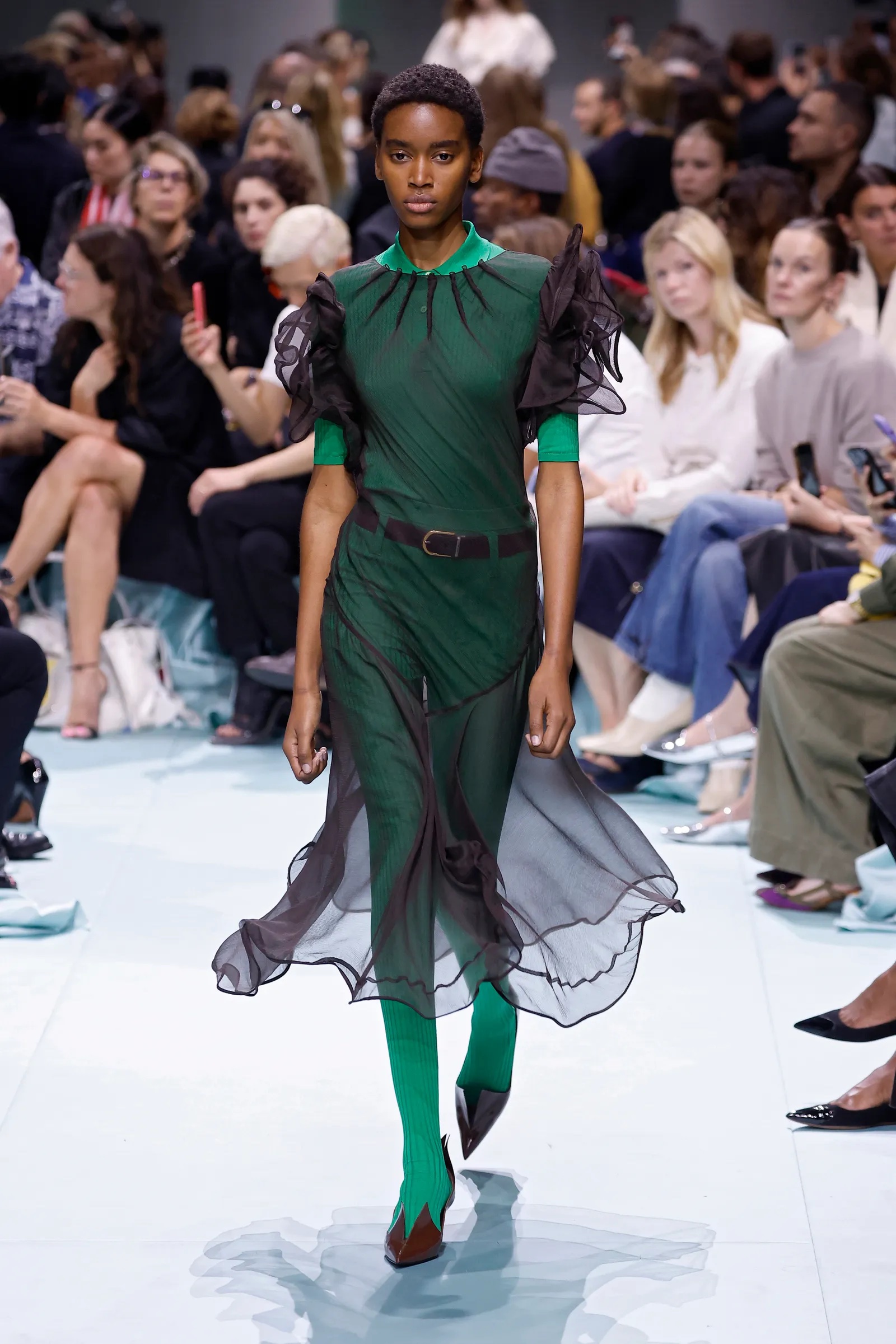 Prada SS25: Τα old classics του οίκου επιστρέφουν με το βλέμμα του τώρα-3