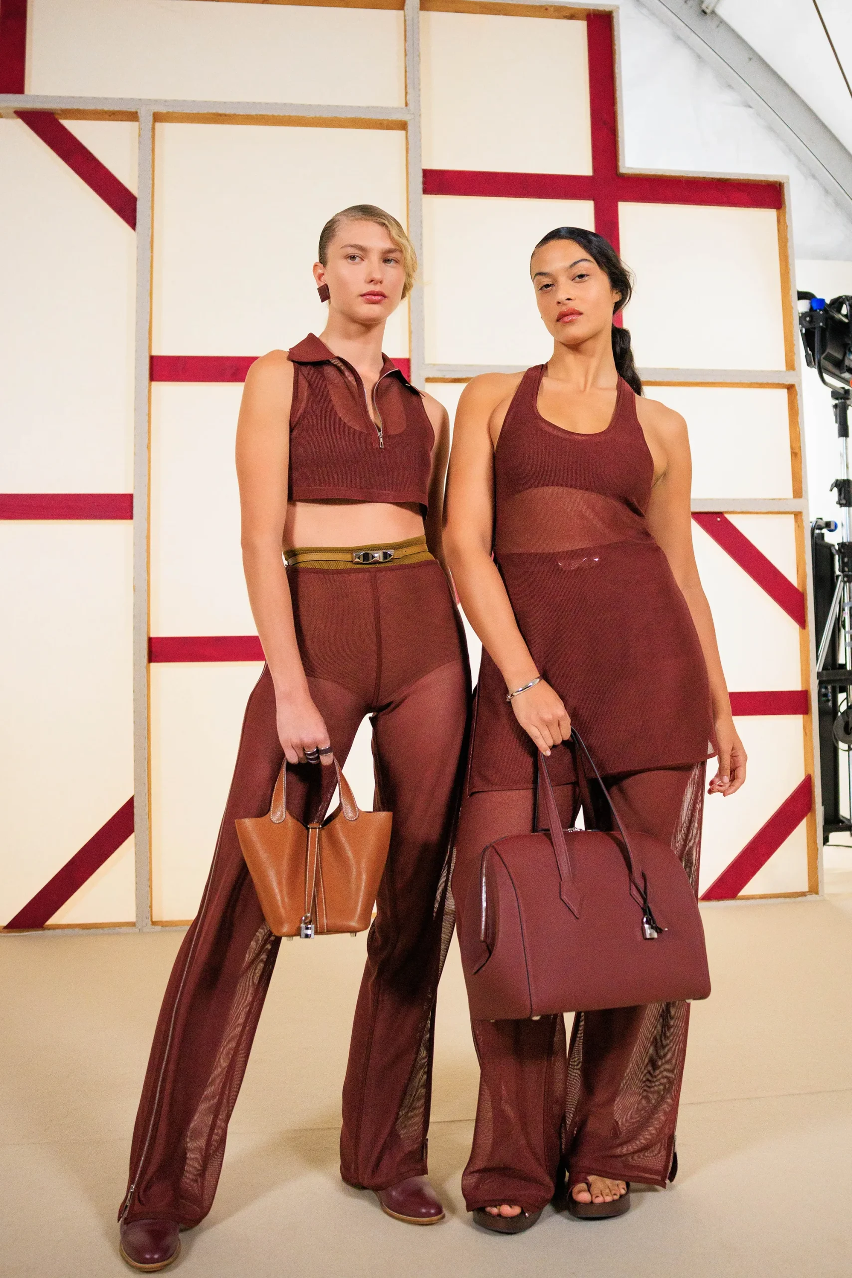 Εβδομάδα Μόδας Παρισιού SS25: Οι κορυφαίες backstage στιγμές-23