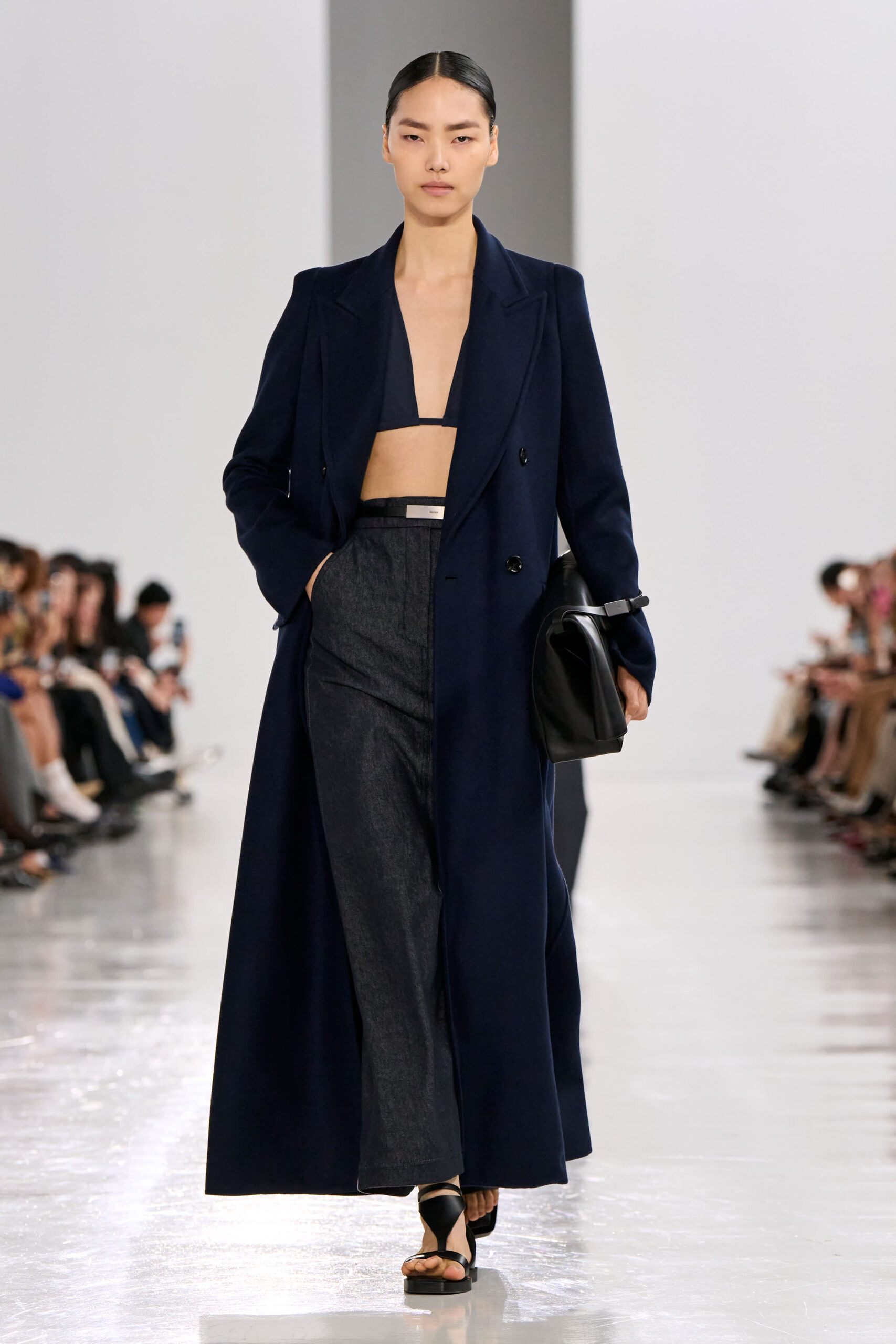 Εβδομάδα Μόδας Μιλάνου: Η Max Mara Spring 2025 collection είναι ο ορισμός της σύγχρονης γκαρνταρόμπας-2