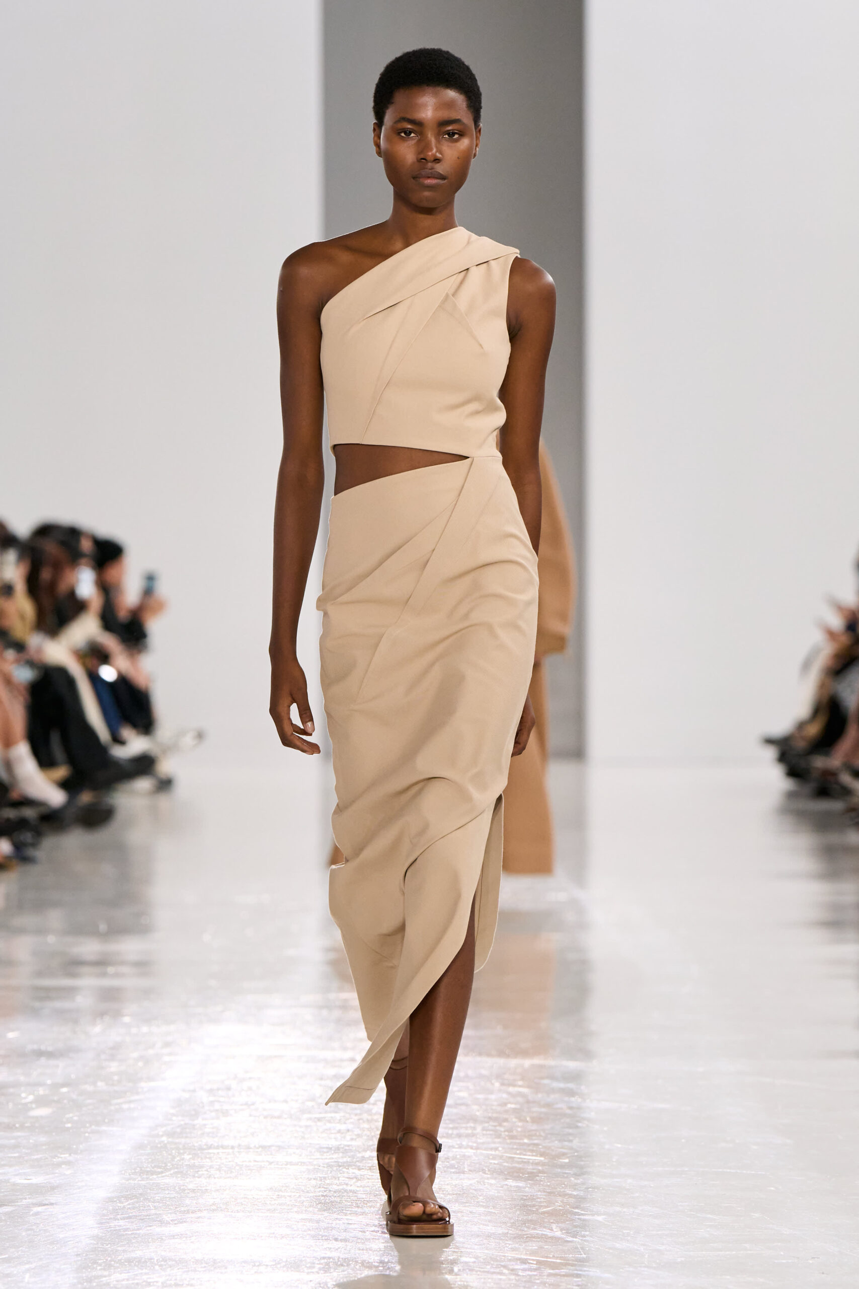 Εβδομάδα Μόδας Μιλάνου: Η Max Mara Spring 2025 collection είναι ο ορισμός της σύγχρονης γκαρνταρόμπας-10