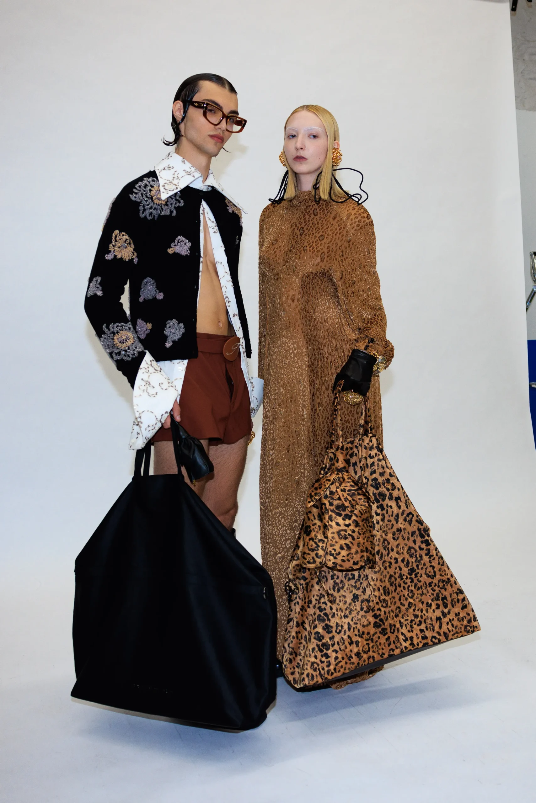 Εβδομάδα Μόδας Νέας Υόρκης SS25: Οι κορυφαίες backstage στιγμές-46