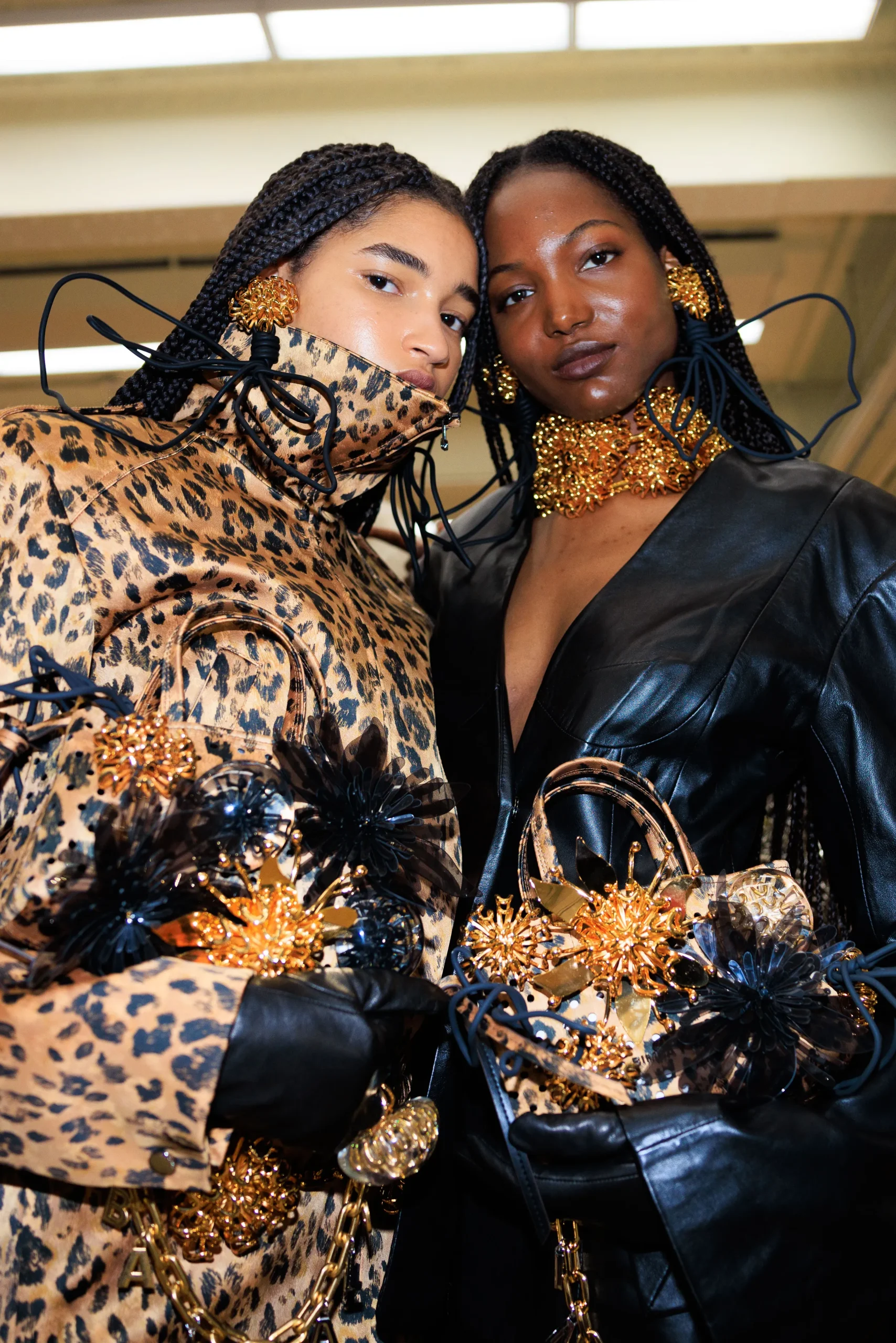 Εβδομάδα Μόδας Νέας Υόρκης SS25: Οι κορυφαίες backstage στιγμές-45