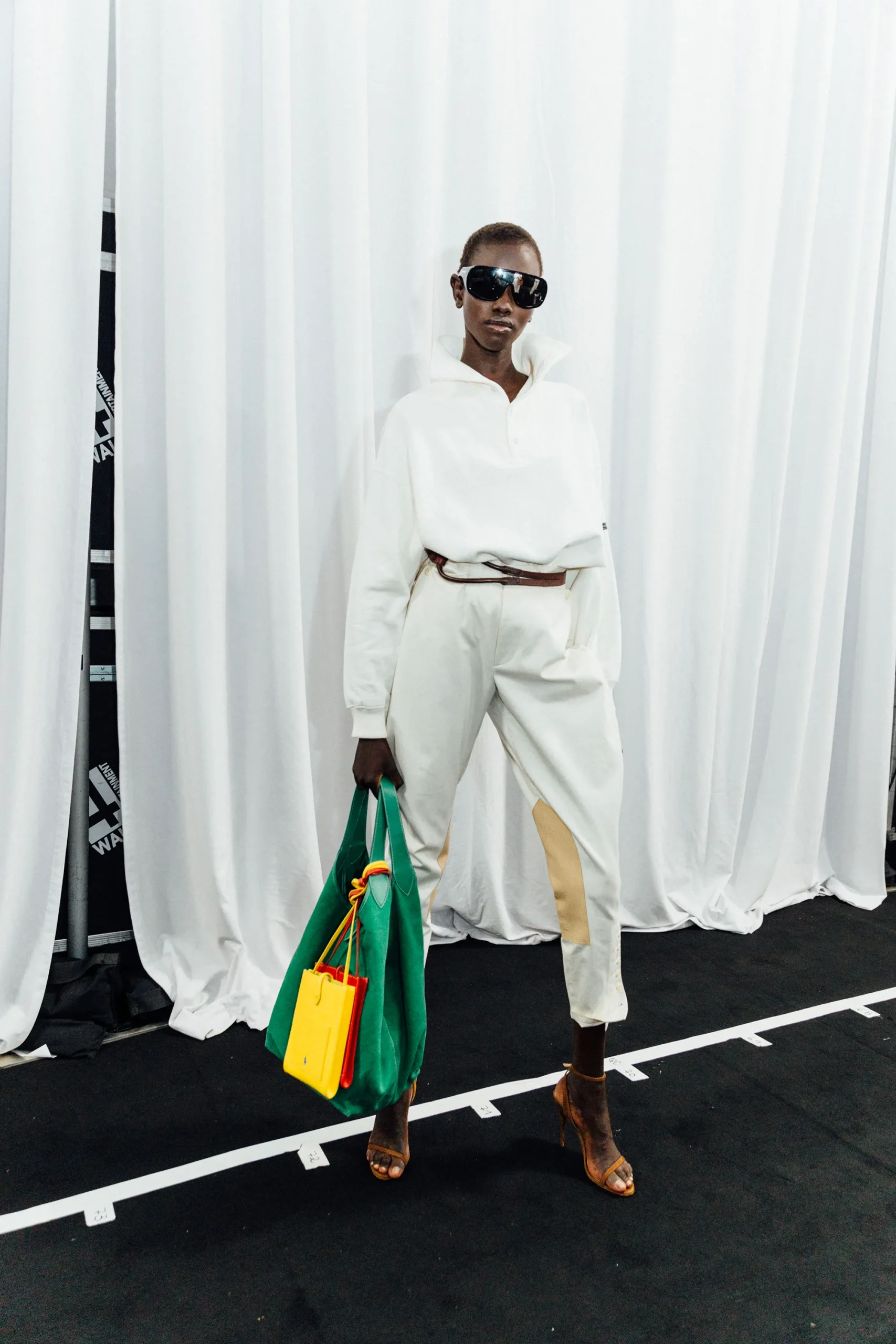 Εβδομάδα Μόδας Νέας Υόρκης SS25: Οι κορυφαίες backstage στιγμές-12