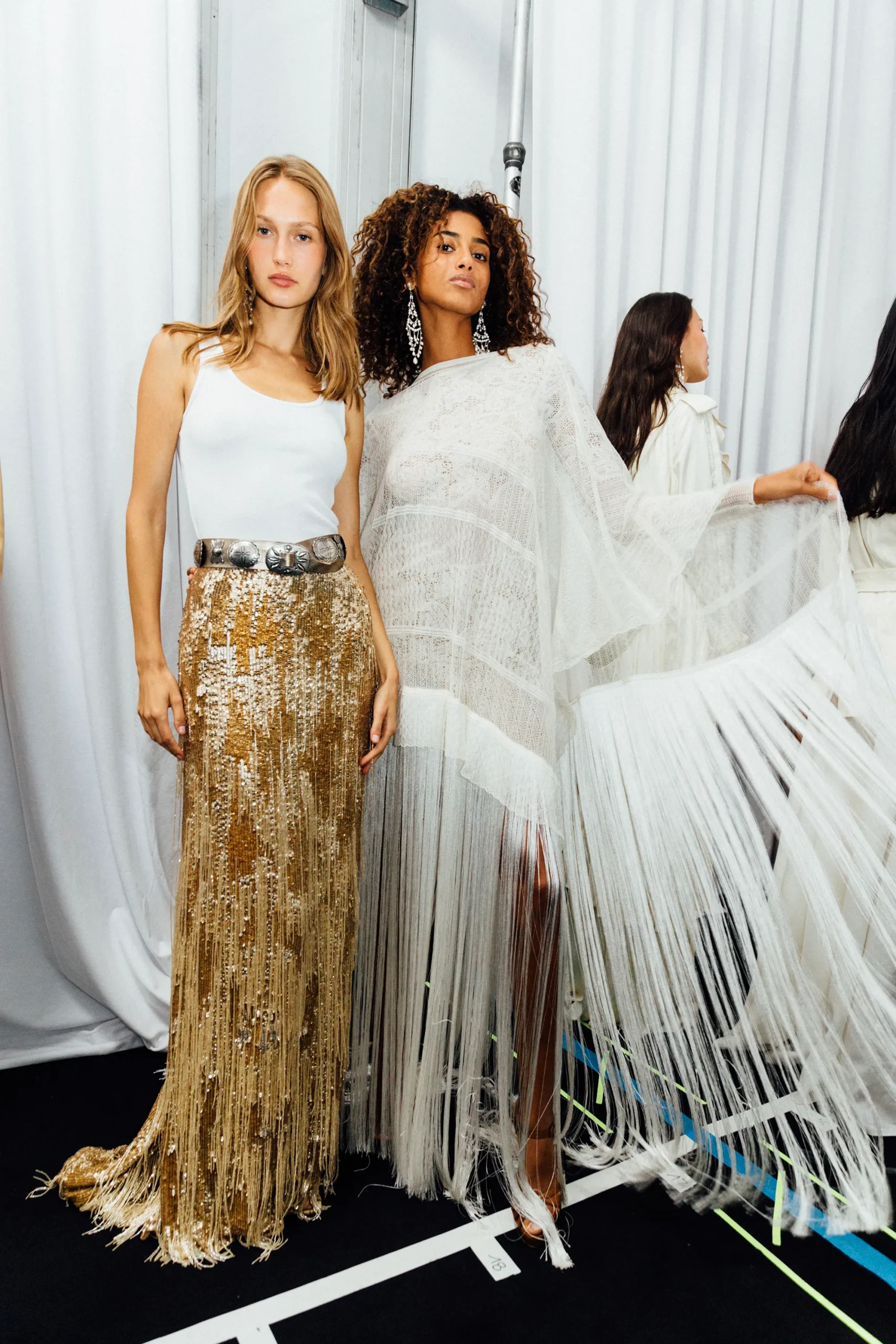 Εβδομάδα Μόδας Νέας Υόρκης SS25: Οι κορυφαίες backstage στιγμές-16