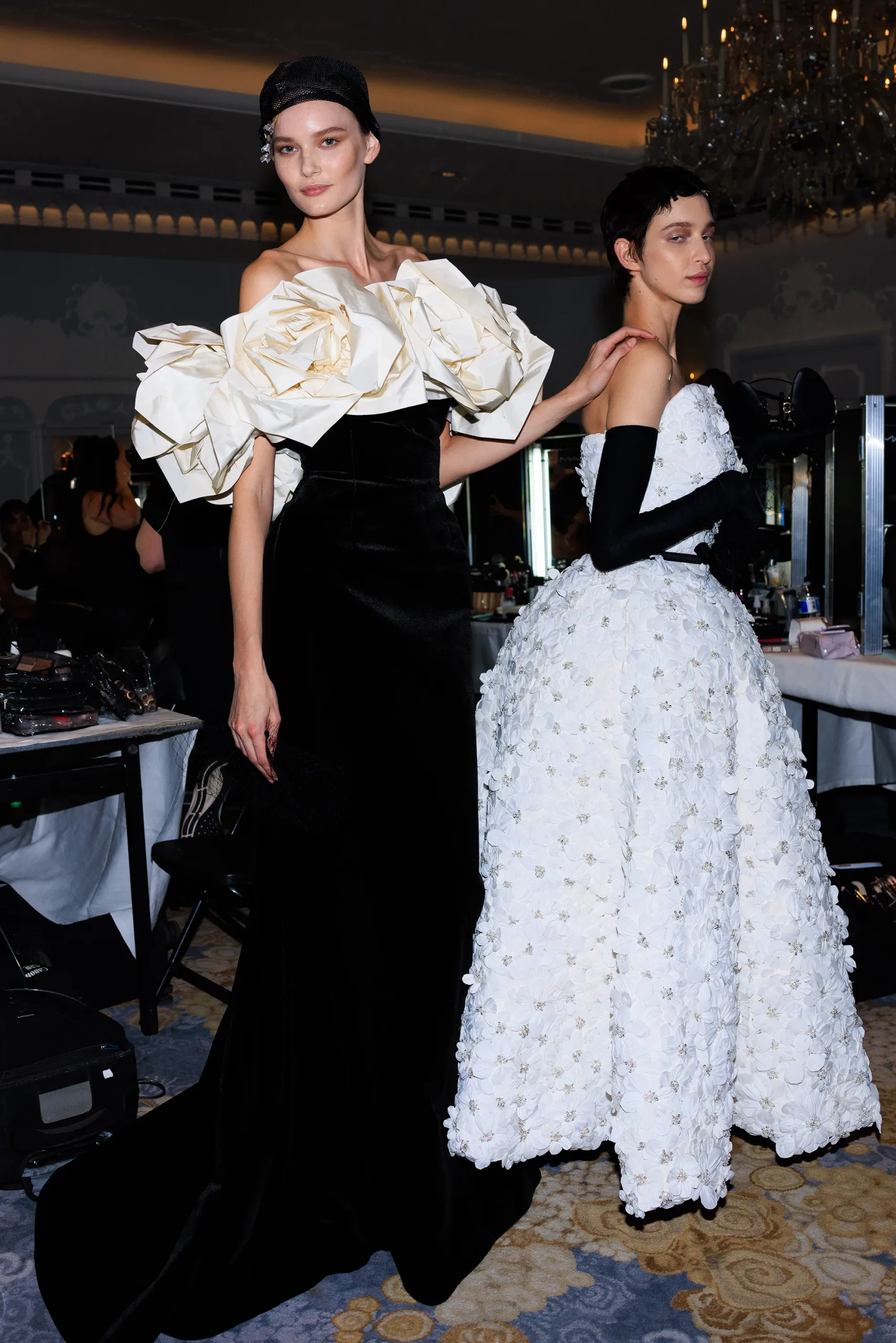 Εβδομάδα Μόδας Λονδίνου SS25:Οι κορυφαίες backstage στιγμές-32