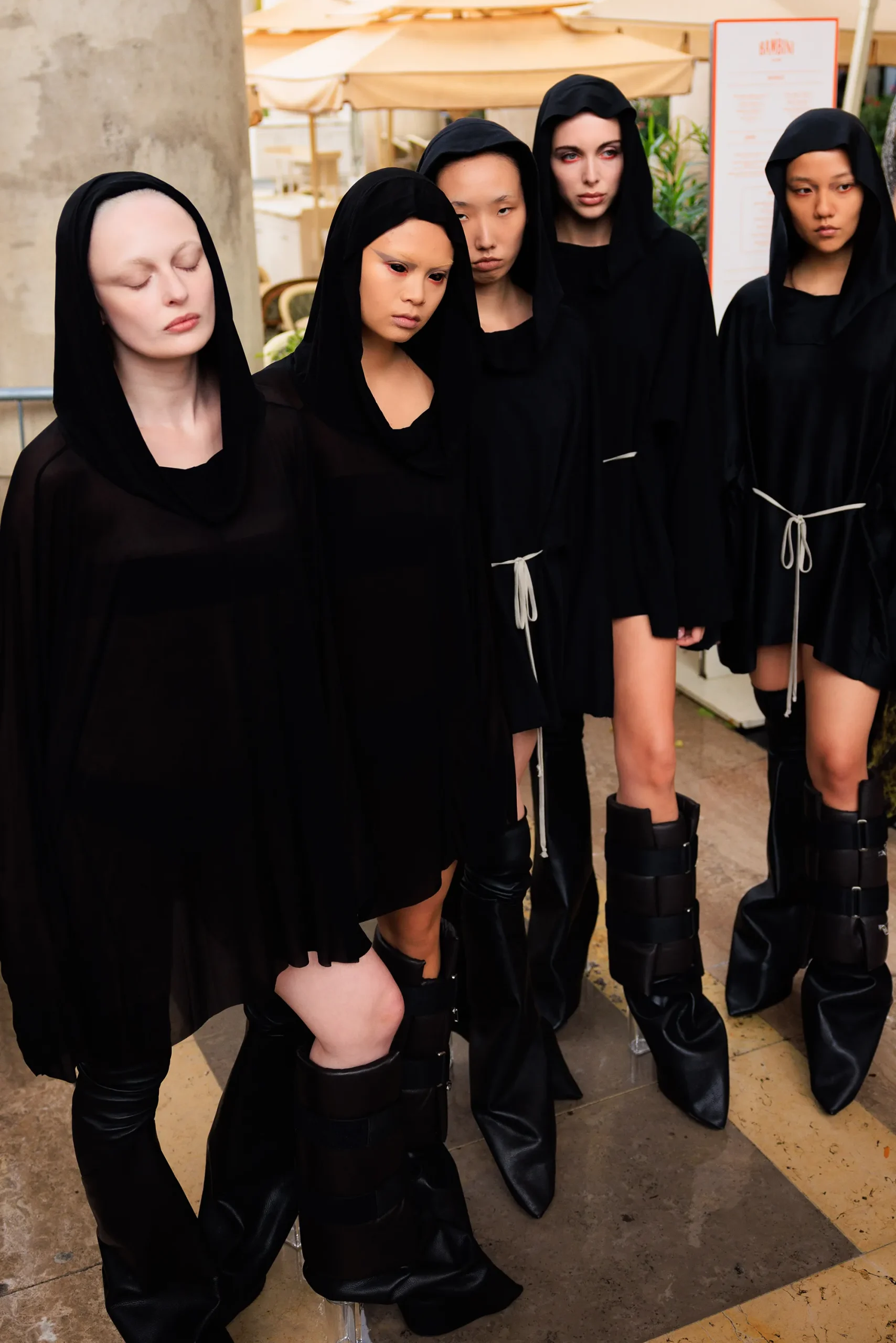 Εβδομάδα Μόδας Παρισιού SS25: Οι κορυφαίες backstage στιγμές-60