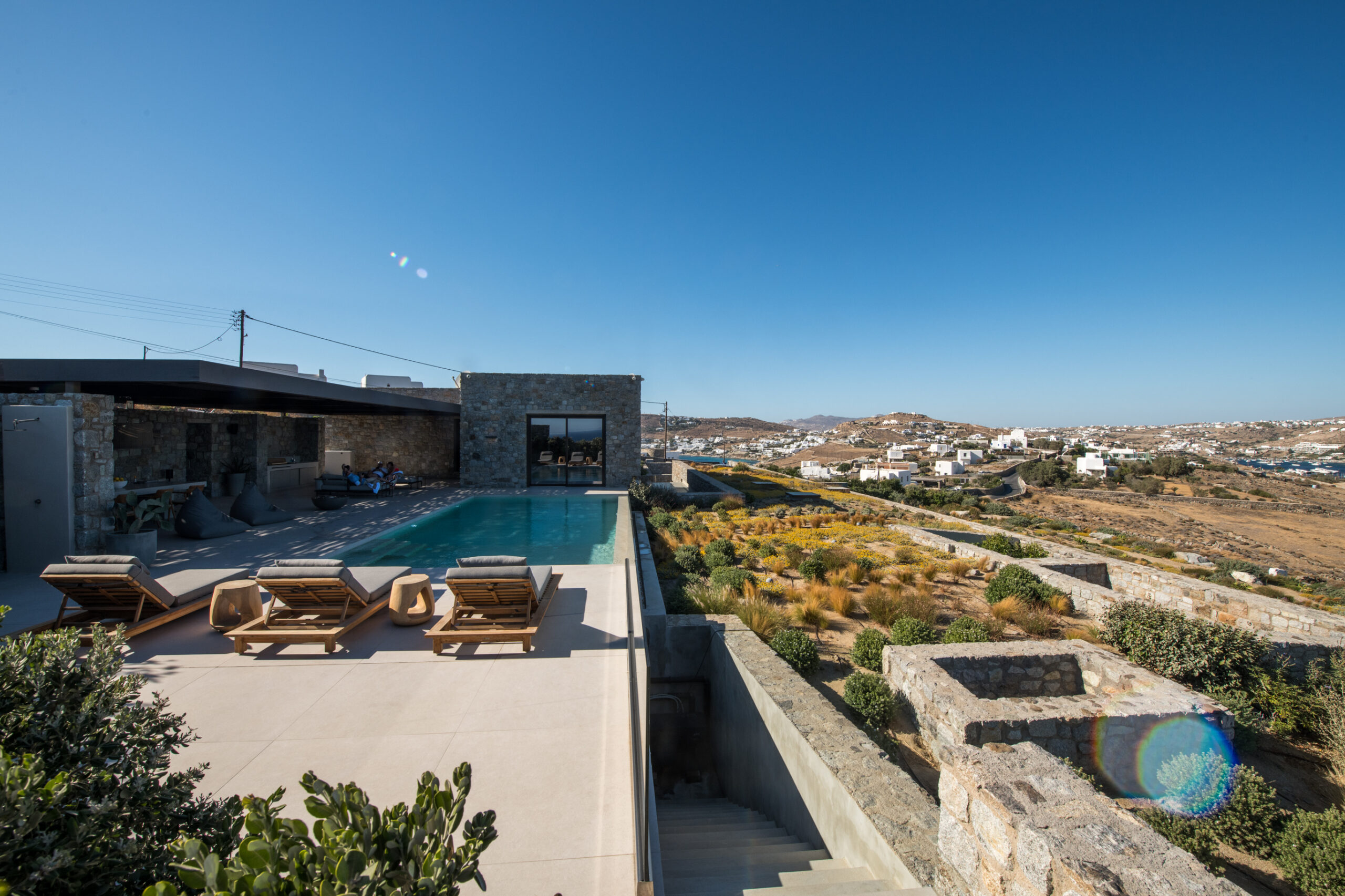 Στη Μύκονο με bespoke Range Rover-1