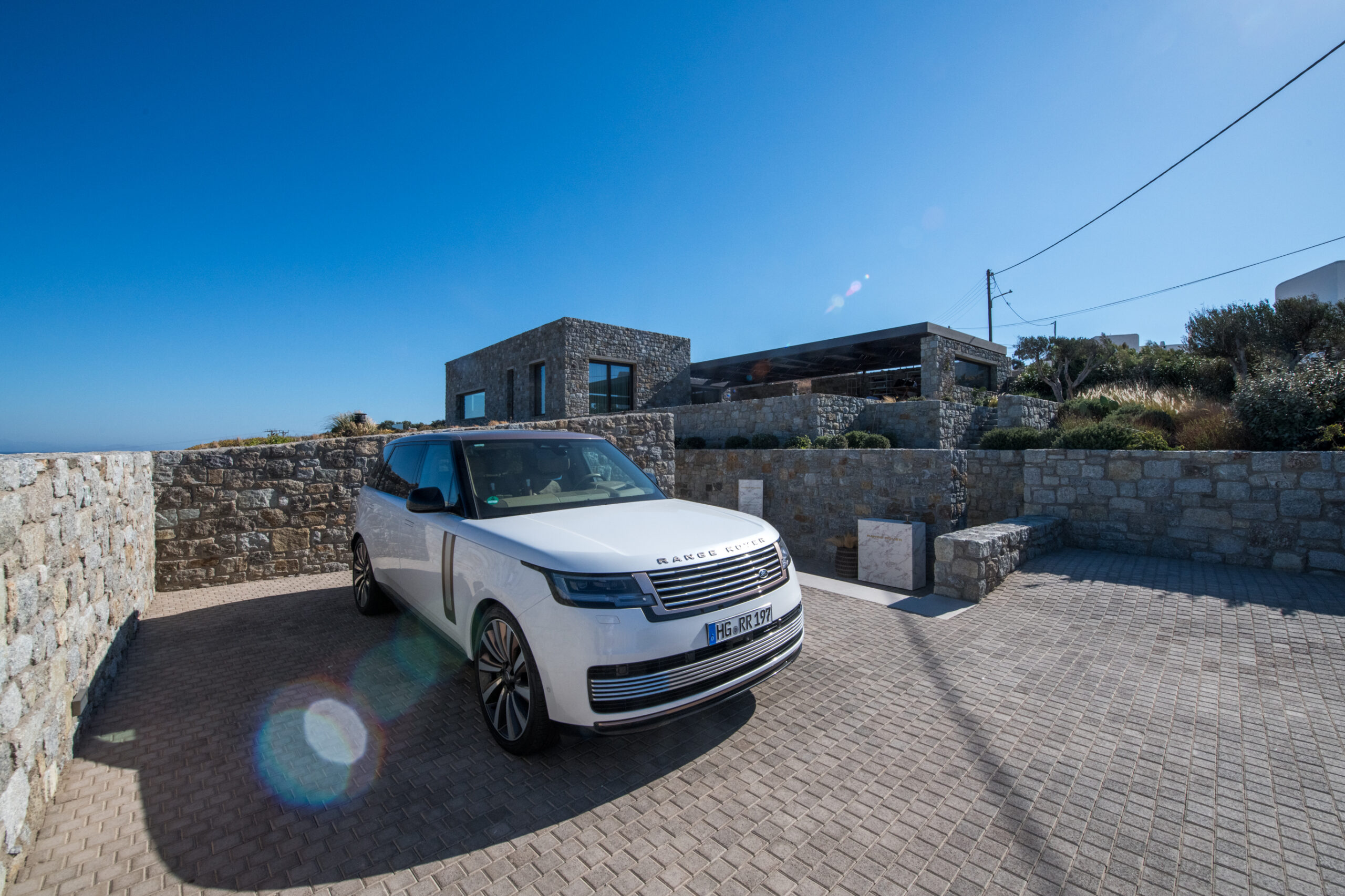 Στη Μύκονο με bespoke Range Rover-5