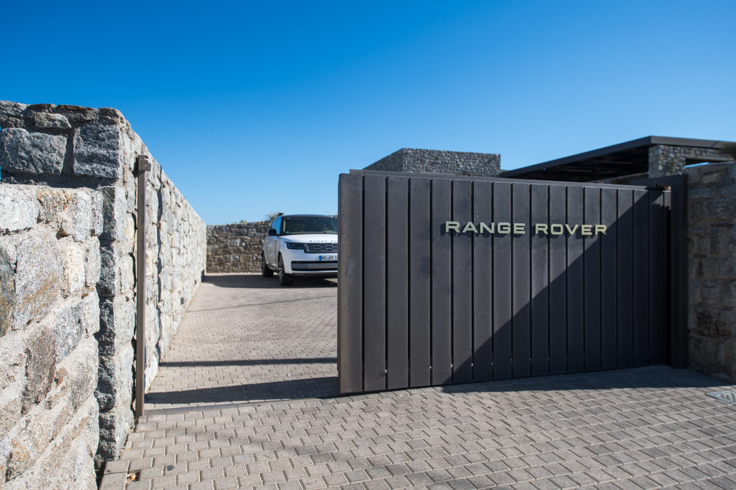 Στη Μύκονο με bespoke Range Rover-2