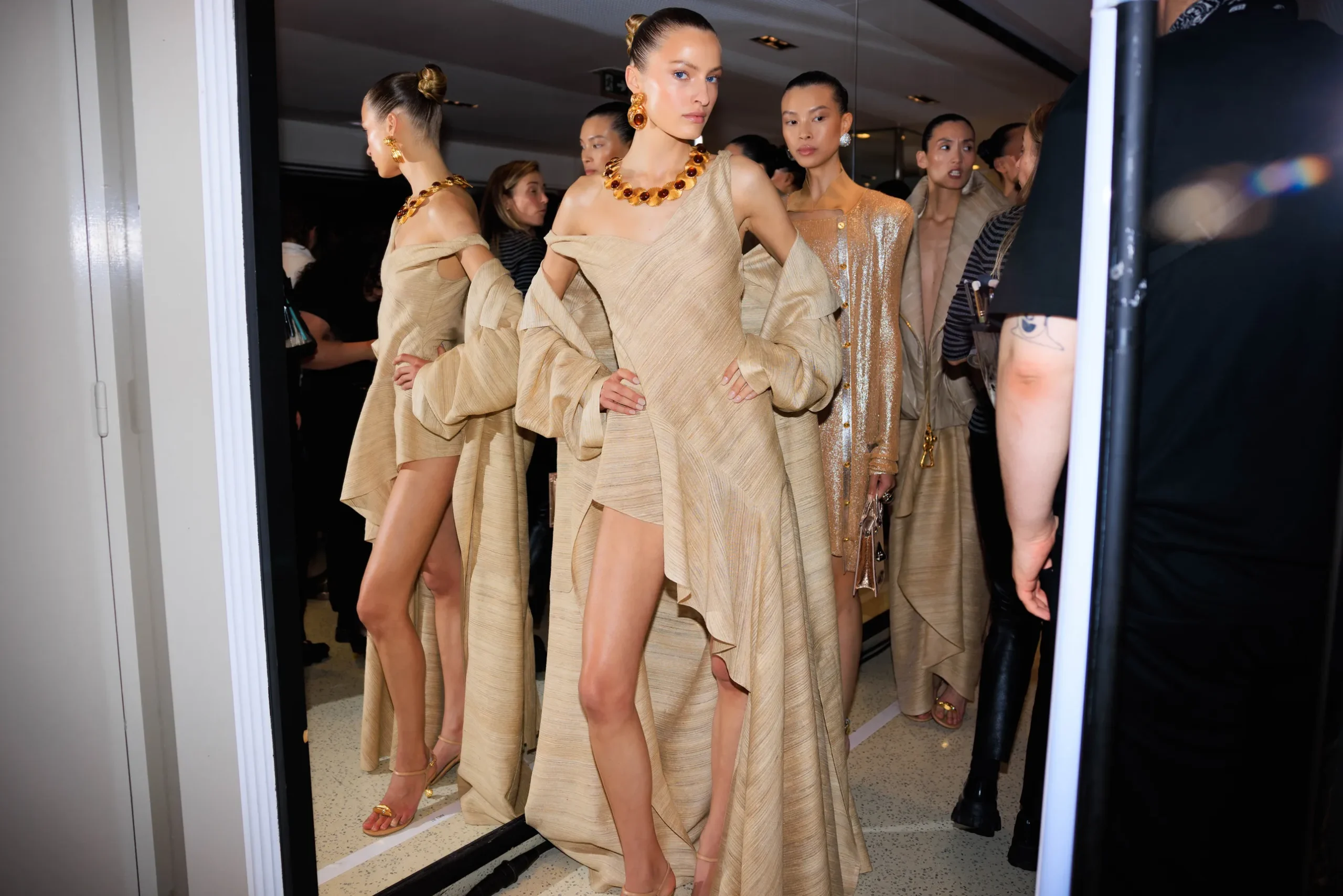 Εβδομάδα Μόδας Παρισιού SS25: Οι κορυφαίες backstage στιγμές-48