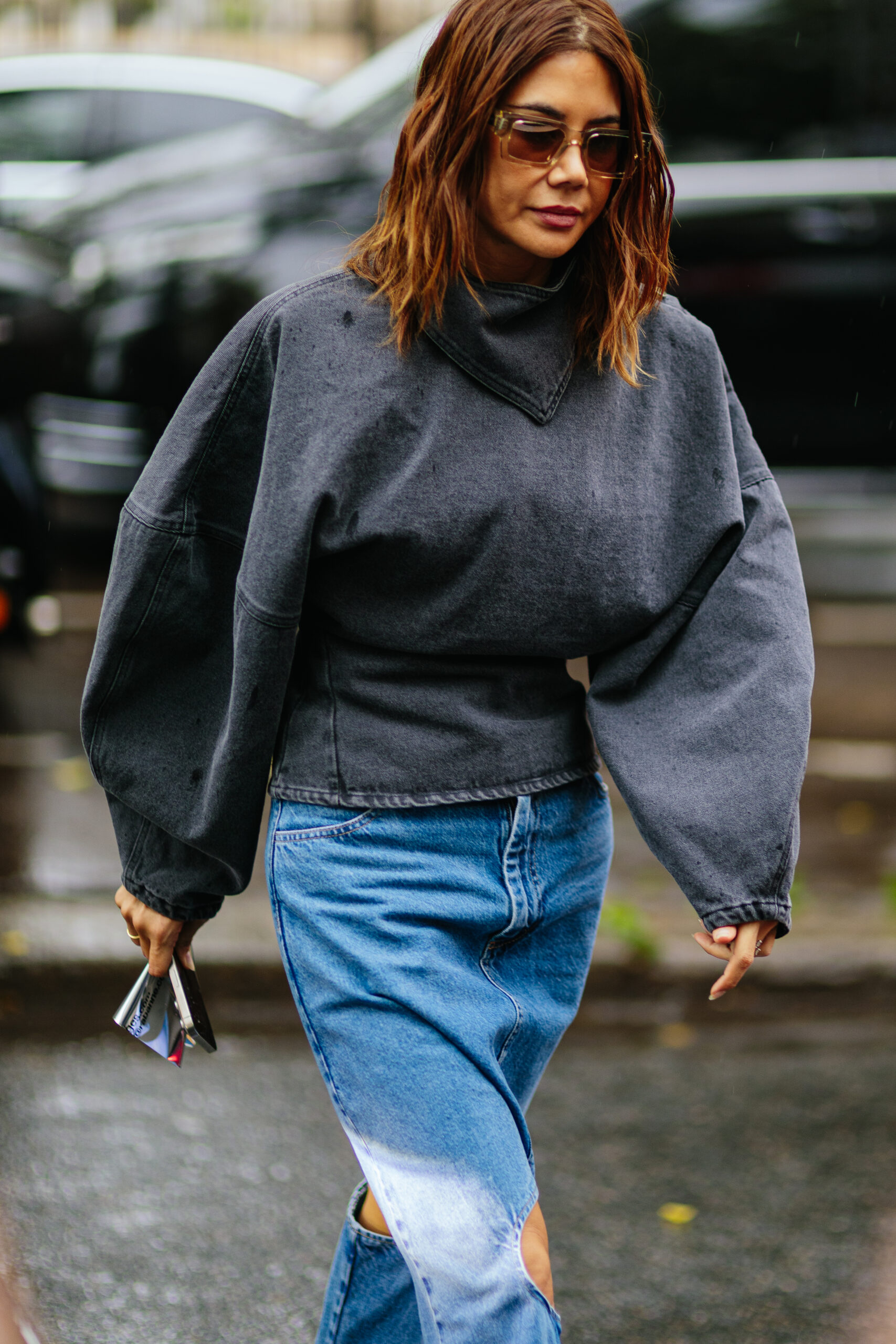 Τα Parisian girls φορούν αυτό το χρώμα στο street style-7