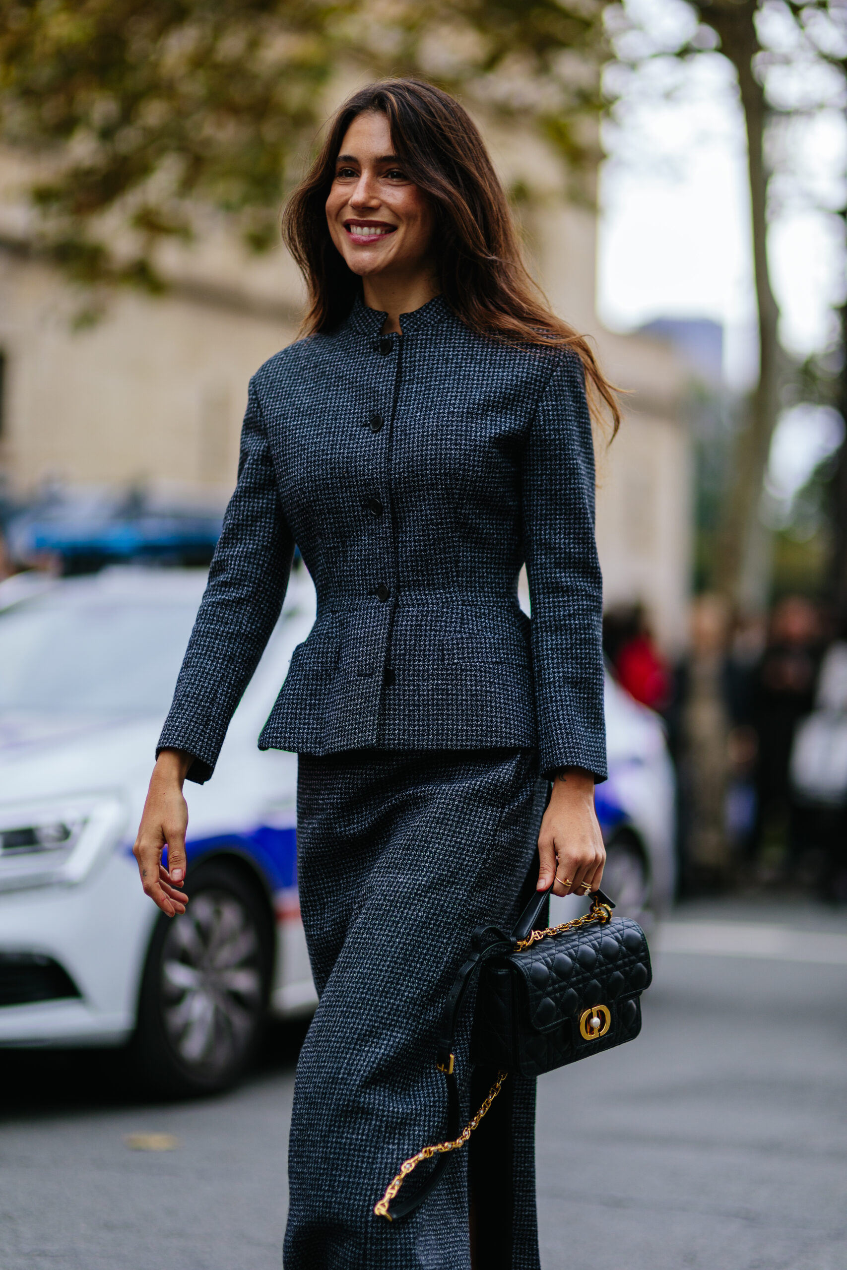 Τα Parisian girls φορούν αυτό το χρώμα στο street style-9