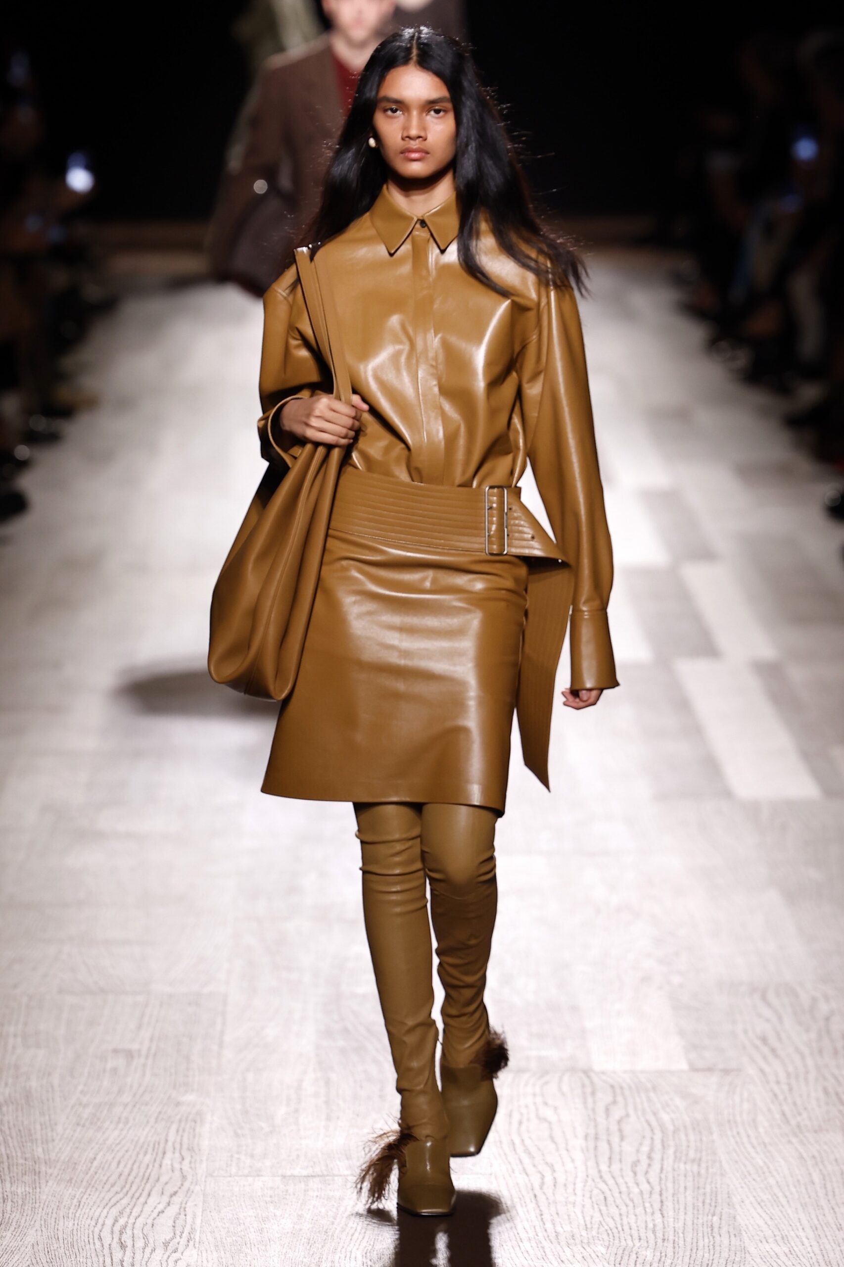 Leather: Ο οδηγός της Vogue για το απόλυτο δερμάτινο look του φθινοπώρου-7