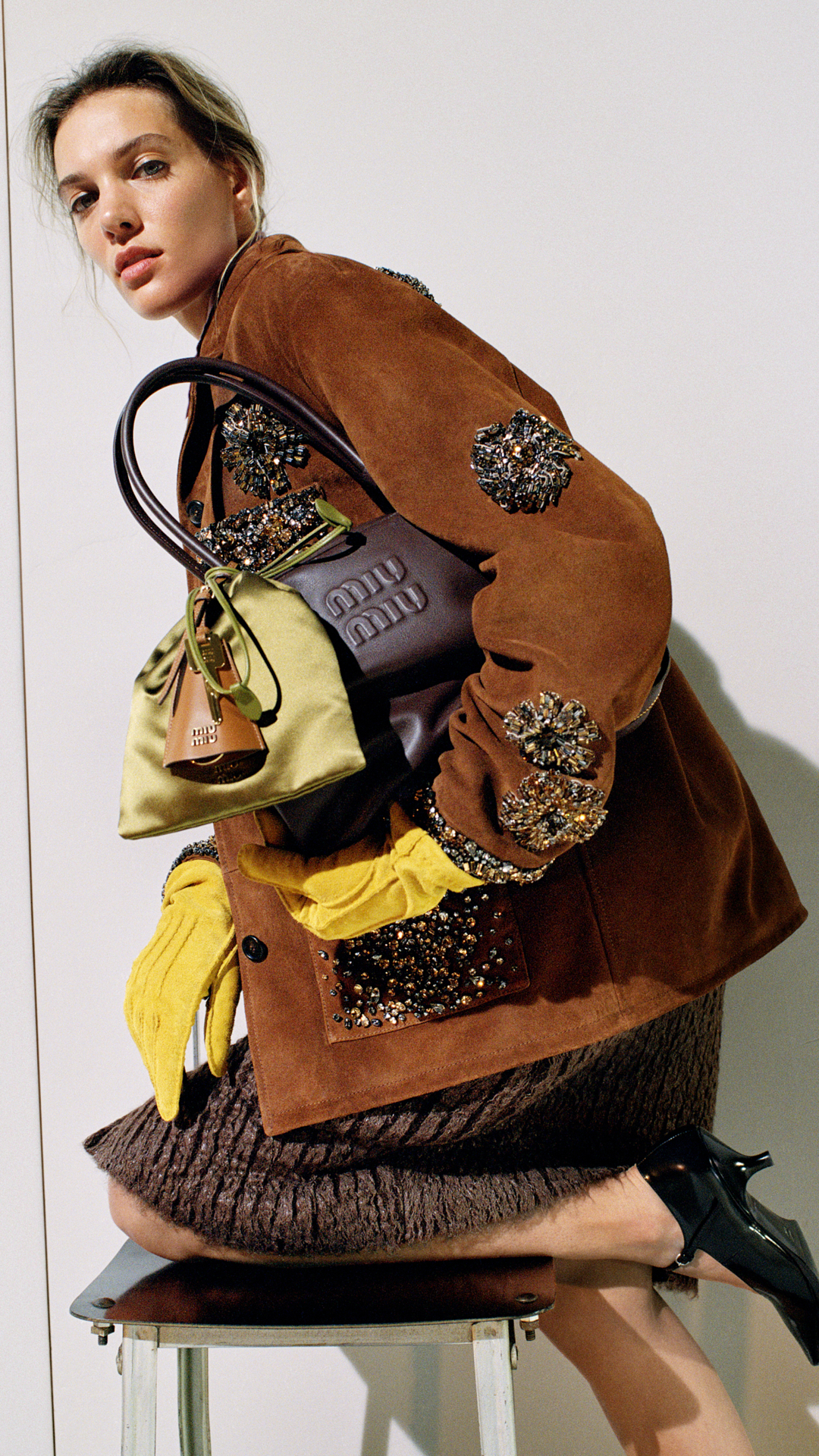 Η Fall/Winter 2024 συλλογή MIU MIU είναι η επιτομή του μοντέρνου στυλ-2