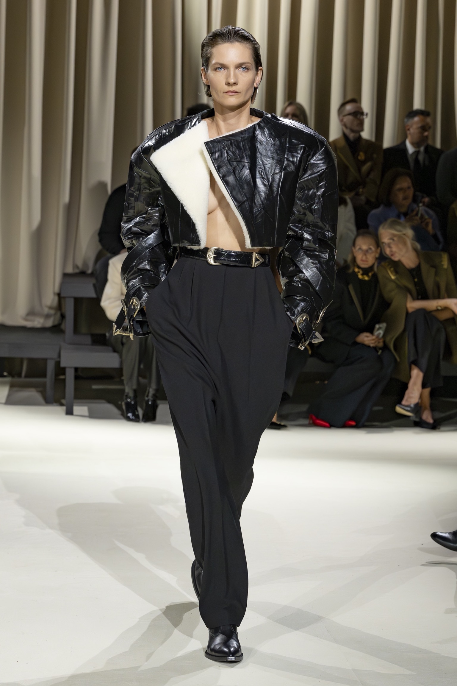 Leather: Ο οδηγός της Vogue για το απόλυτο δερμάτινο look του φθινοπώρου-1