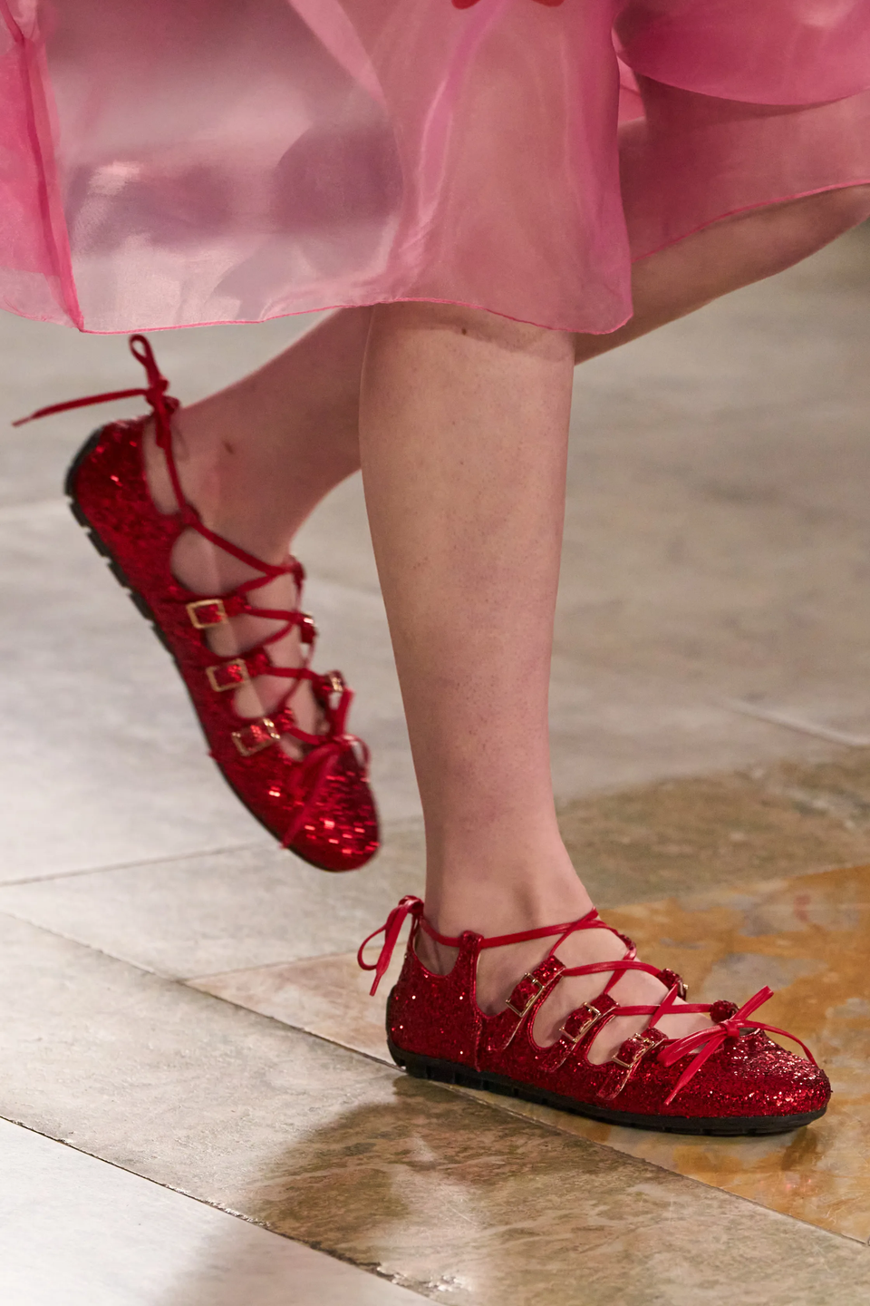 Corset shoes: Θα είναι τα παπούτσια του 2025;-1
