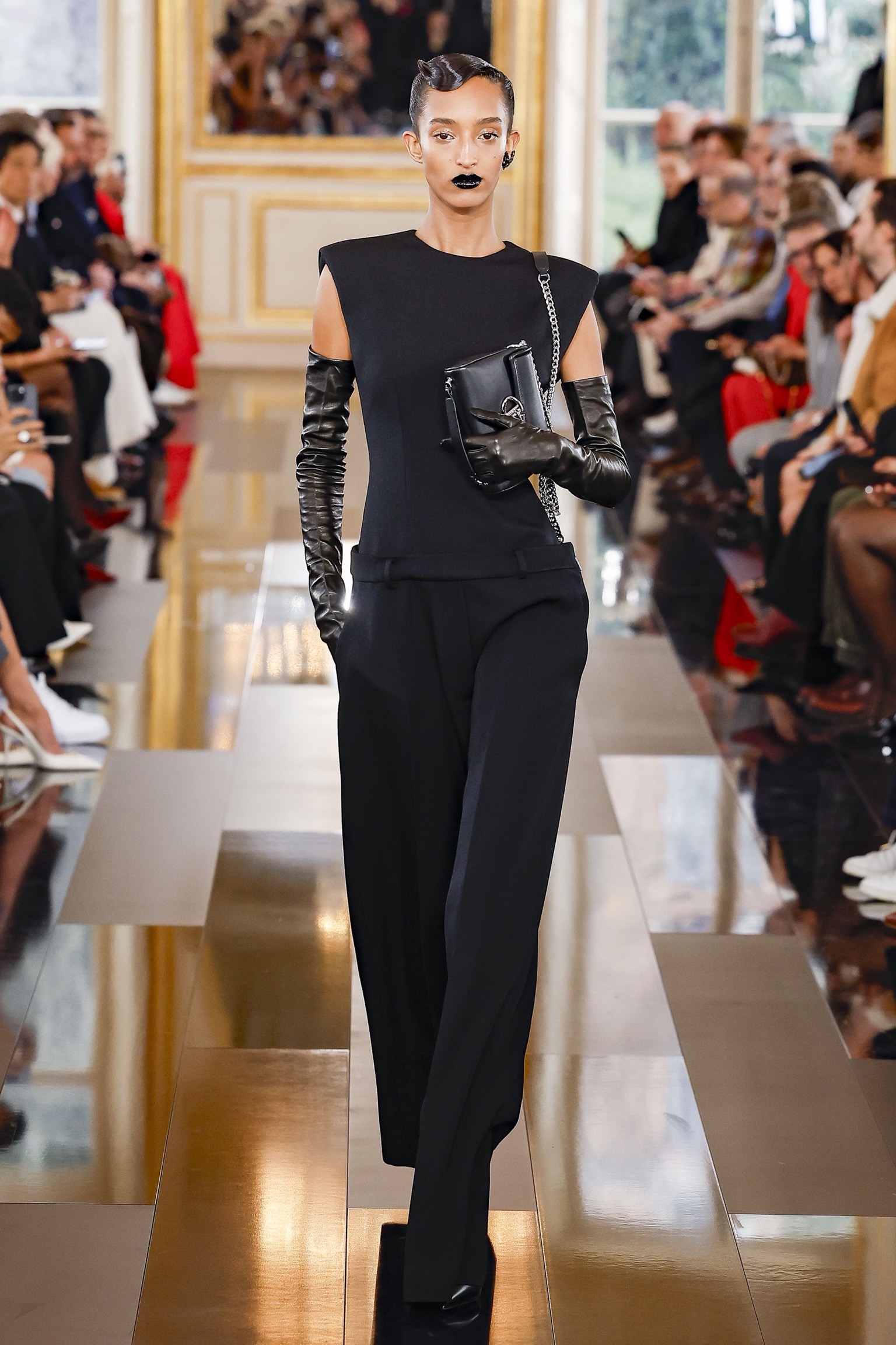 Leather: Ο οδηγός της Vogue για το απόλυτο δερμάτινο look του φθινοπώρου-2