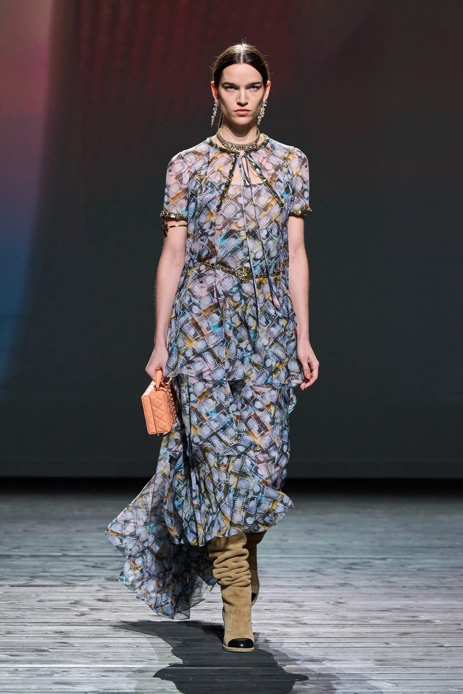 Boho dress & μπότες: Ο hippy chic συνδυασμός που βλέπουμε παντού-1