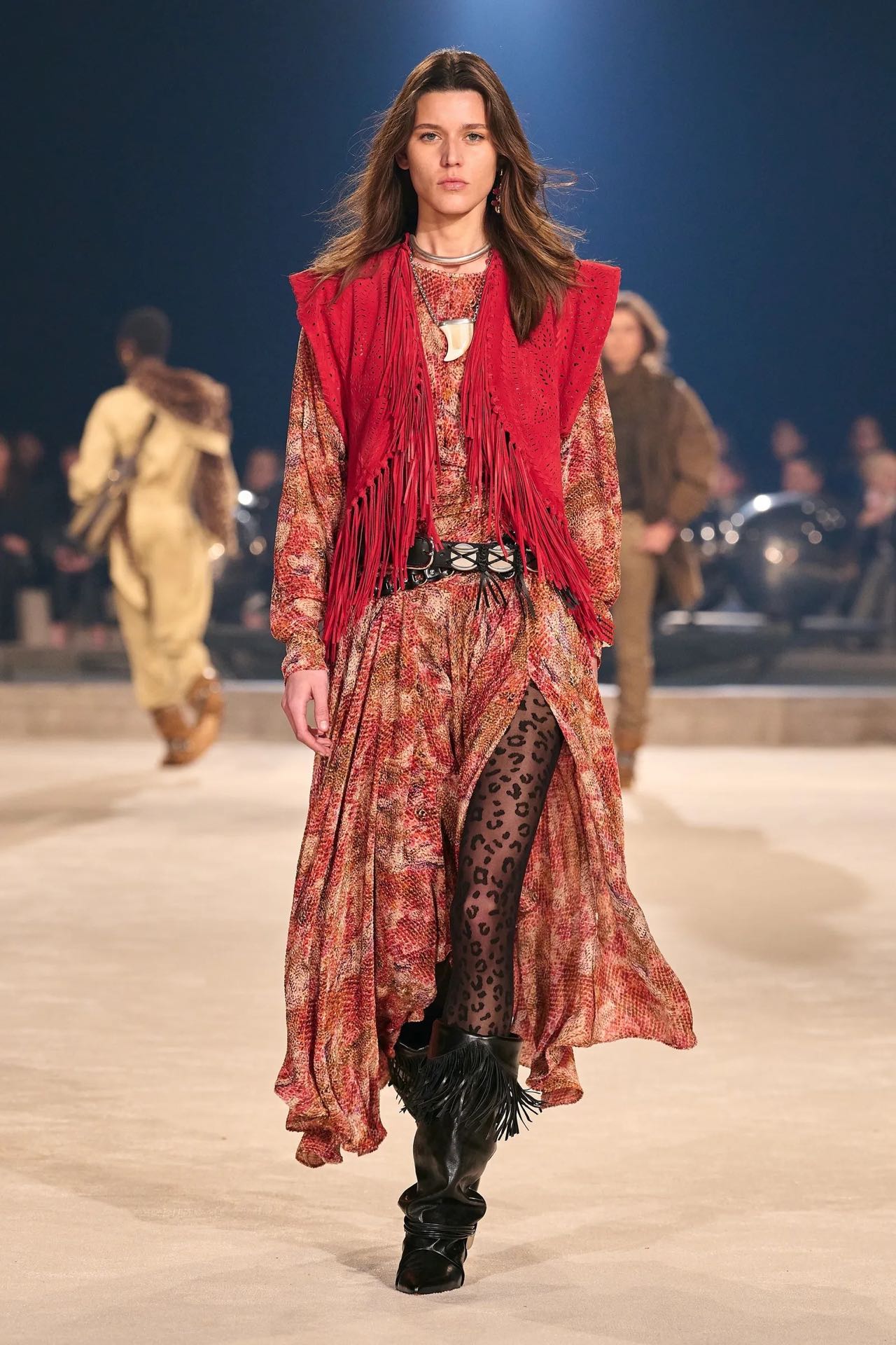 Boho dress & μπότες: Ο hippy chic συνδυασμός που βλέπουμε παντού-2
