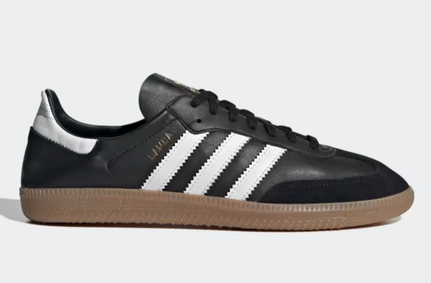 Τα 5 μαύρα sneakers που αυτή τη στιγμή βλέπουμε παντού-1