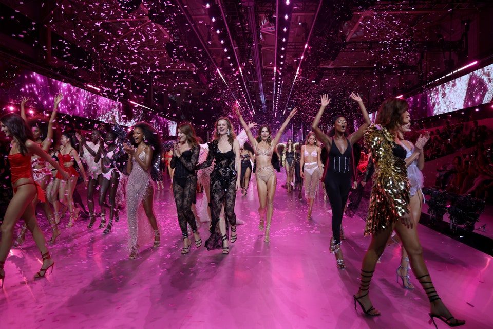 Victoria’s Secret: Οι καλύτερες στιγμές του fashion show και η εμφάνιση της Ελληνίδας Ανθής Φακιδάρη στο catwalk-2