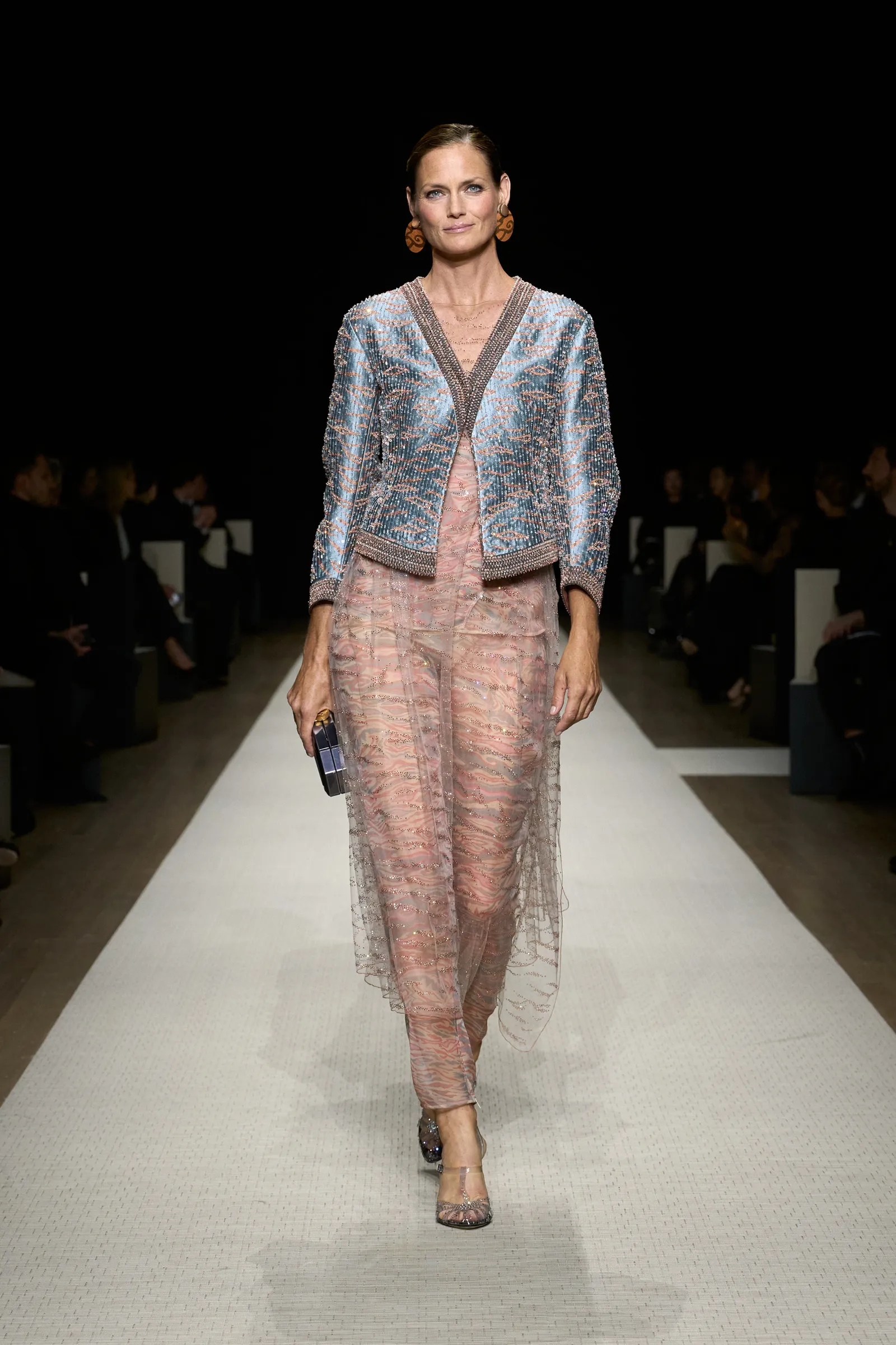 Giorgio Armani: Το λαμπερό show στη Νέα Υόρκη είναι ένα ταξίδι στην κομψότητα-6