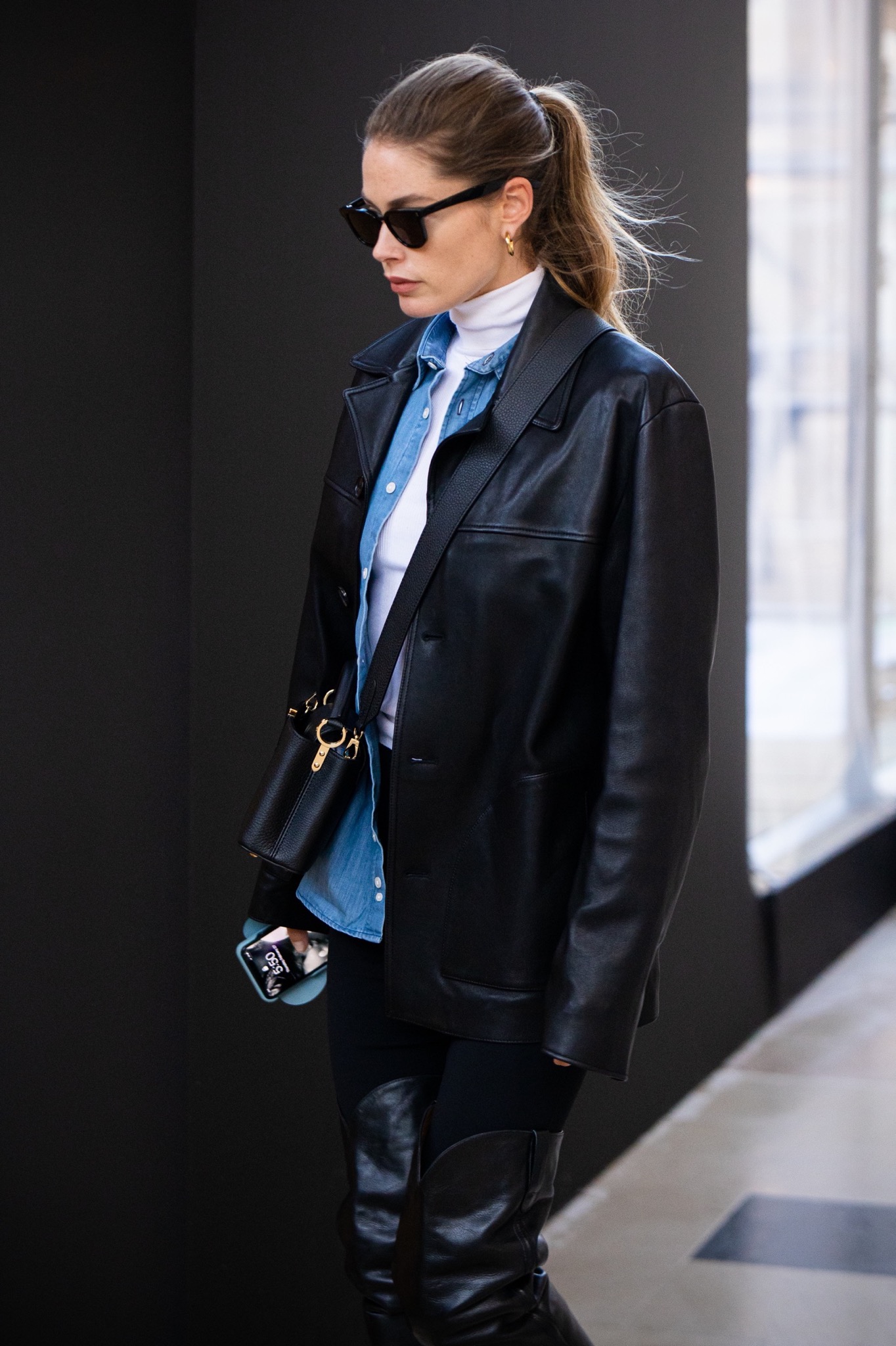 Δερμάτινο σακάκι: 3 διαφορετικά look για να φορέσετε το essential του φθινοπώρου-2