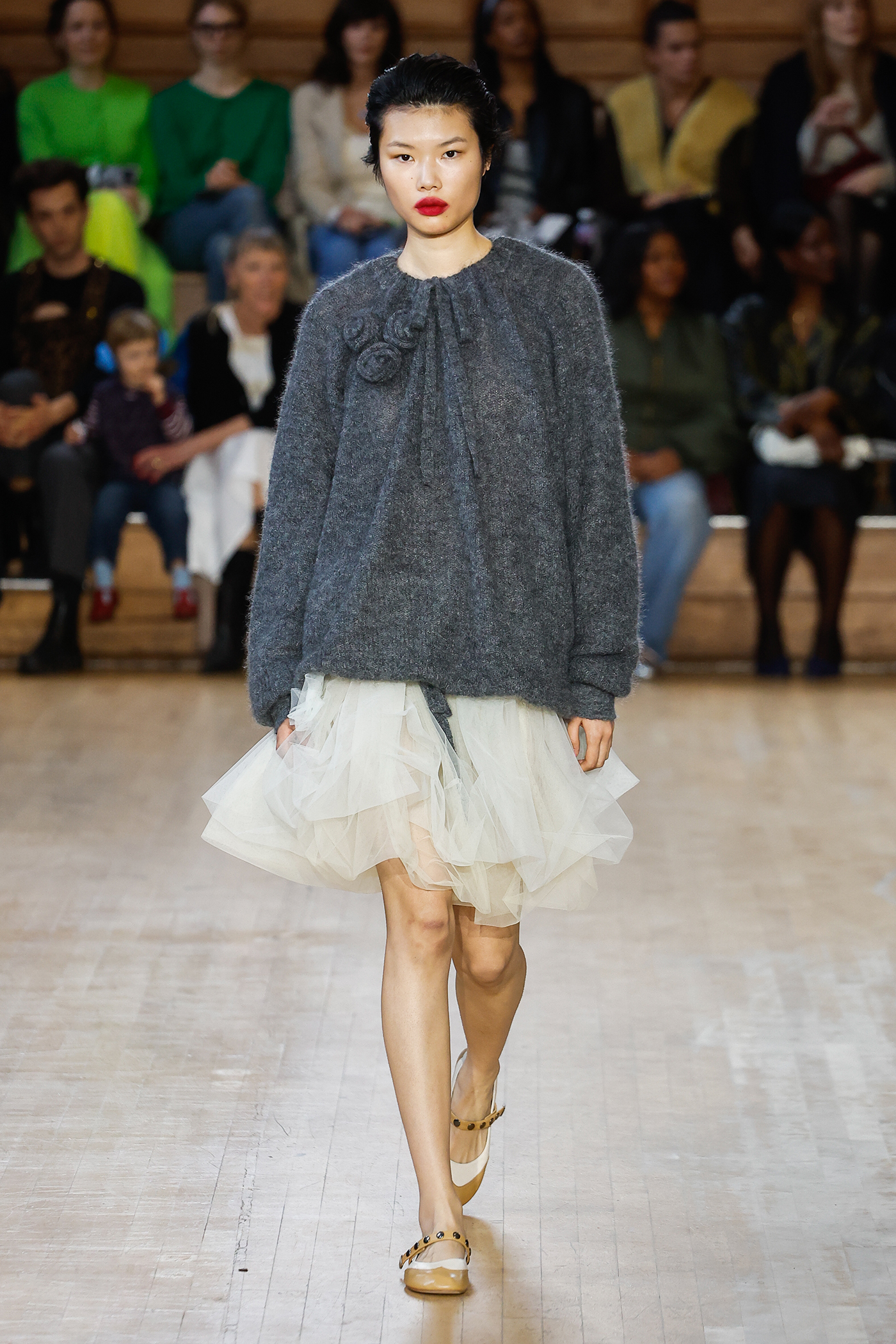 5 style hacks από τις πασαρέλες για να αναβαθμίσετε τα πλεκτά κομμάτια της γκαρνταρόμπας-6